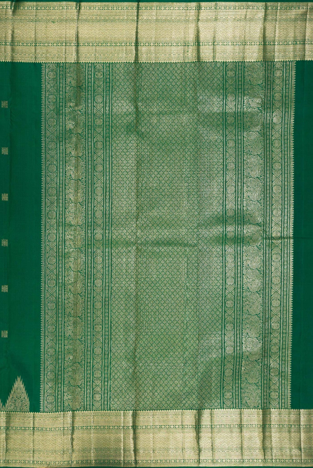 Close up image of the pallu of Pure Silk Green Kanjivaram Saree with Zari Butta on the body and Temple Border. 