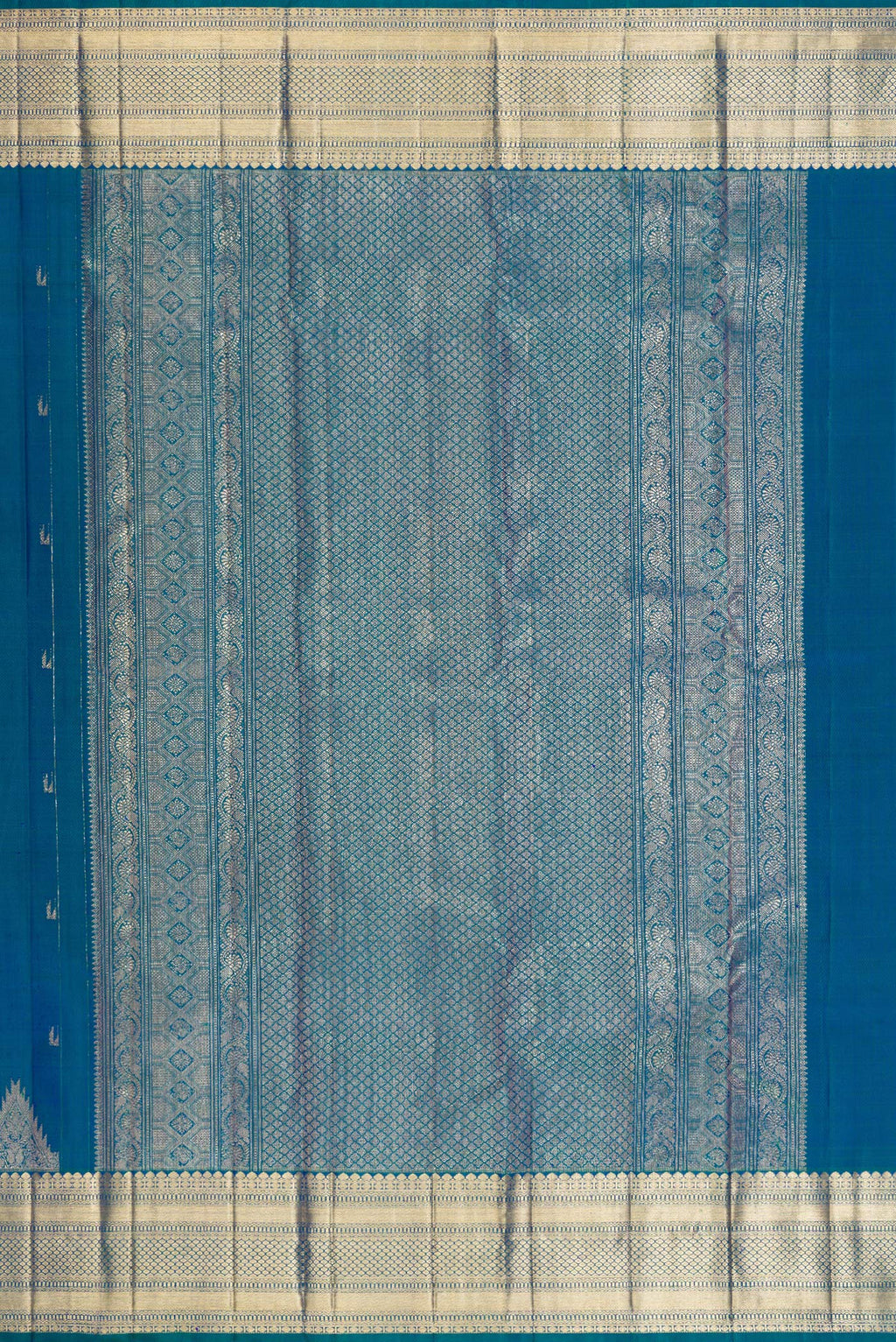 Close up image of the pallu of Pure Silk Peacock Blue Dual Tone Kanjivaram Saree with Zari Butta on the body and Fancy Border. 