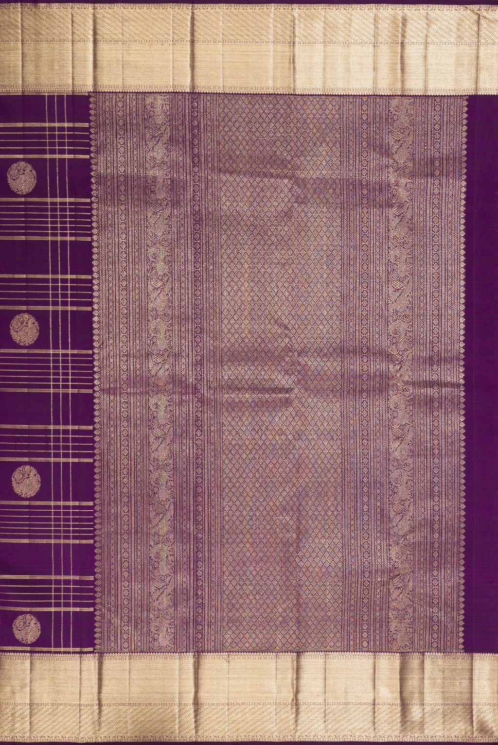 Close up image of the pallu of Pure Silk Violet Dual Tone Kanchipuram Saree with Checked design on the body and Zari Border. 