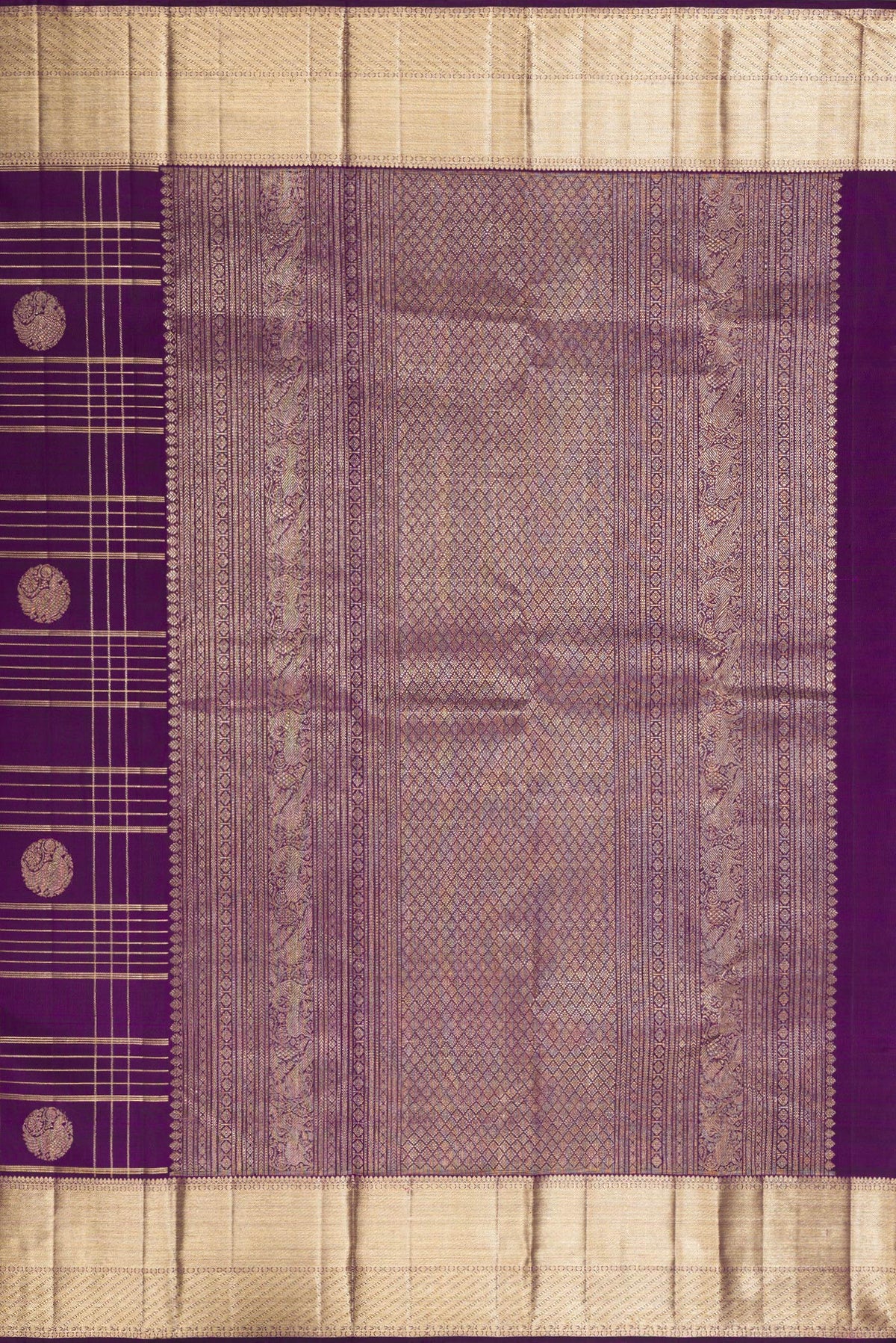 Close up image of the pallu of Pure Silk Violet Dual Tone Kanchipuram Saree with Checked design on the body and Zari Border. 