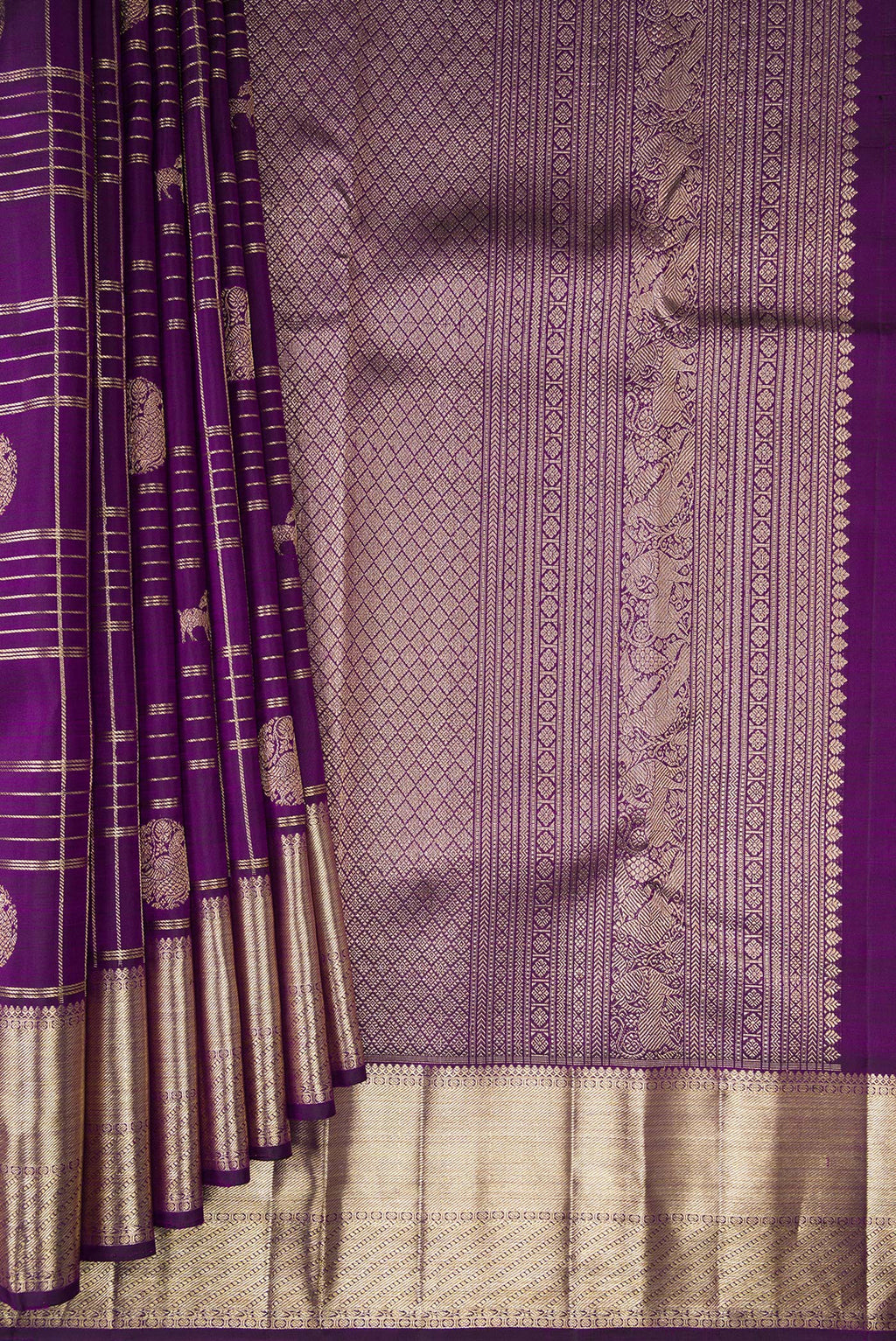 Pleats and pallu of Pure Silk Violet Dual Tone Kanchipuram Saree with Checked design on the body and Zari Border. 
