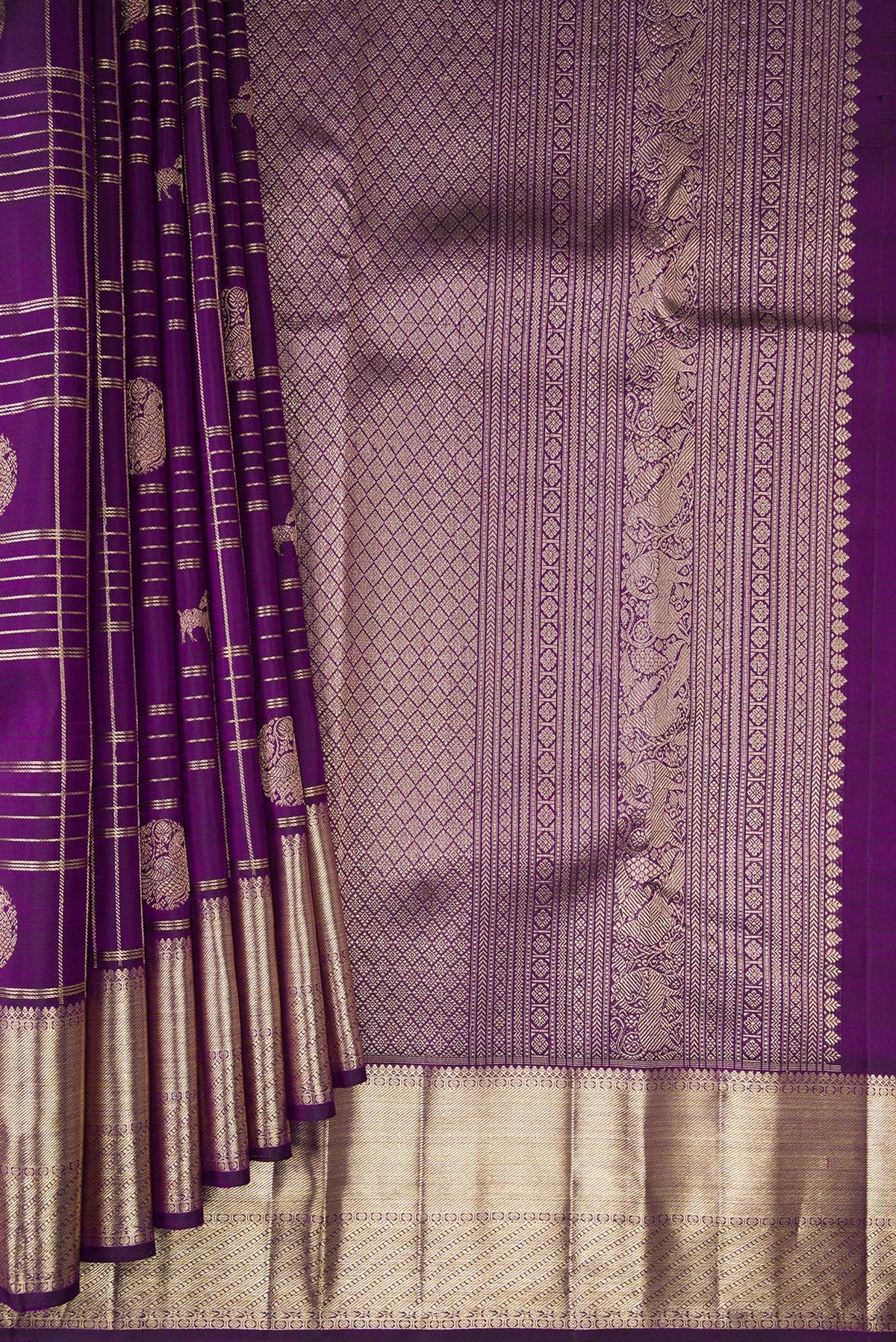 Pleats and pallu of Pure Silk Violet Dual Tone Kanchipuram Saree with Checked design on the body and Zari Border. 