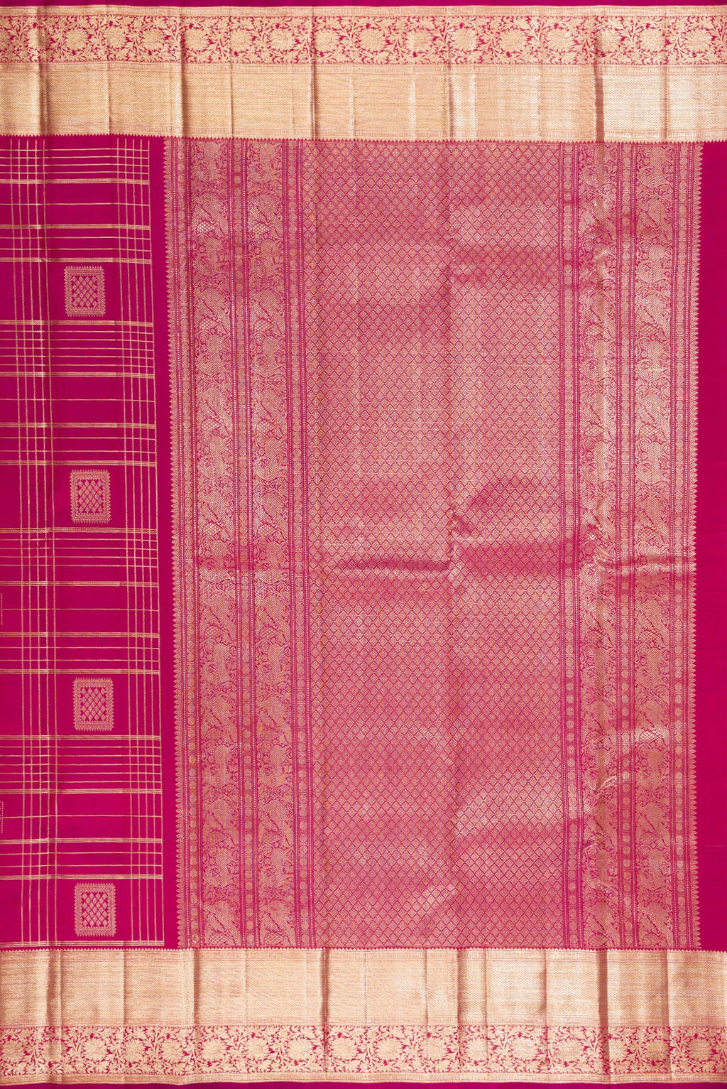 Close up image of the pallu of Pure Silk Dark Pink Kanchipuram Saree with Checked design on the body and Zari Border. 