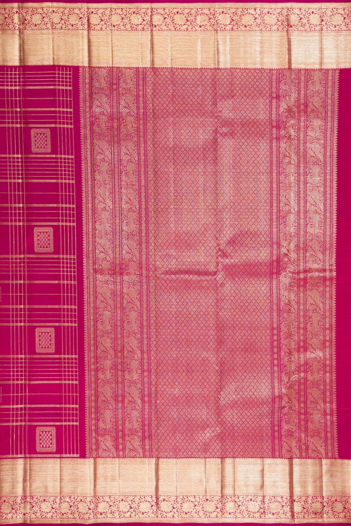 Close up image of the pallu of Pure Silk Dark Pink Kanchipuram Saree with Checked design on the body and Zari Border. 