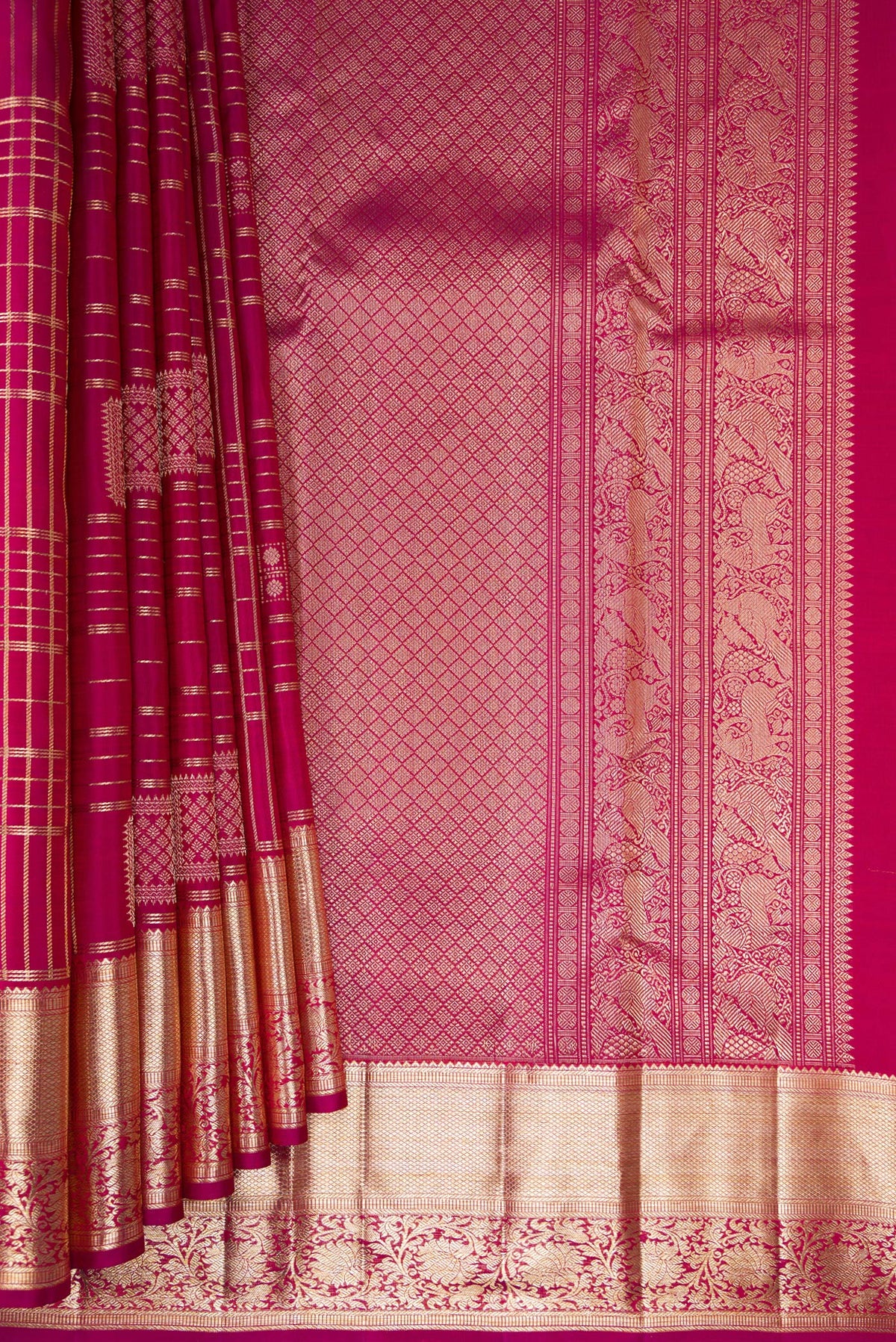Pleats and pallu of Pure Silk Dark Pink Kanchipuram Saree with Checked design on the body and Zari Border. 