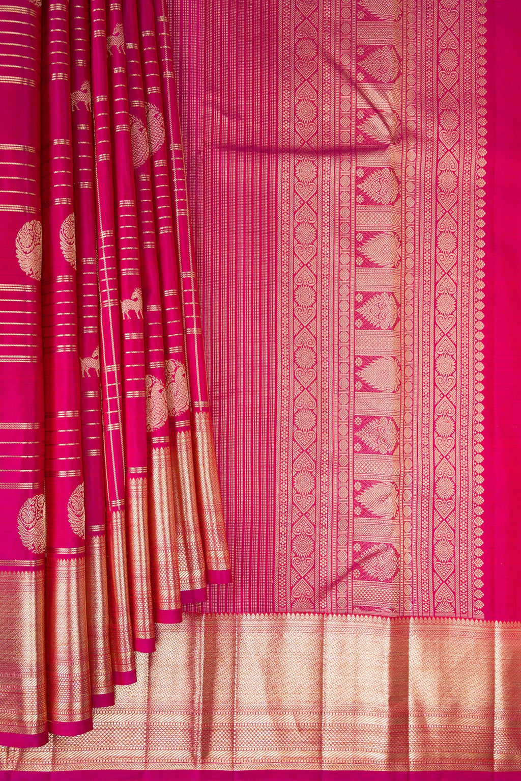 Pleats and pallu of Pure Silk Dark Pink Dual Tone Kanchipuram Saree with Checked design on the body and Zari Border. 
