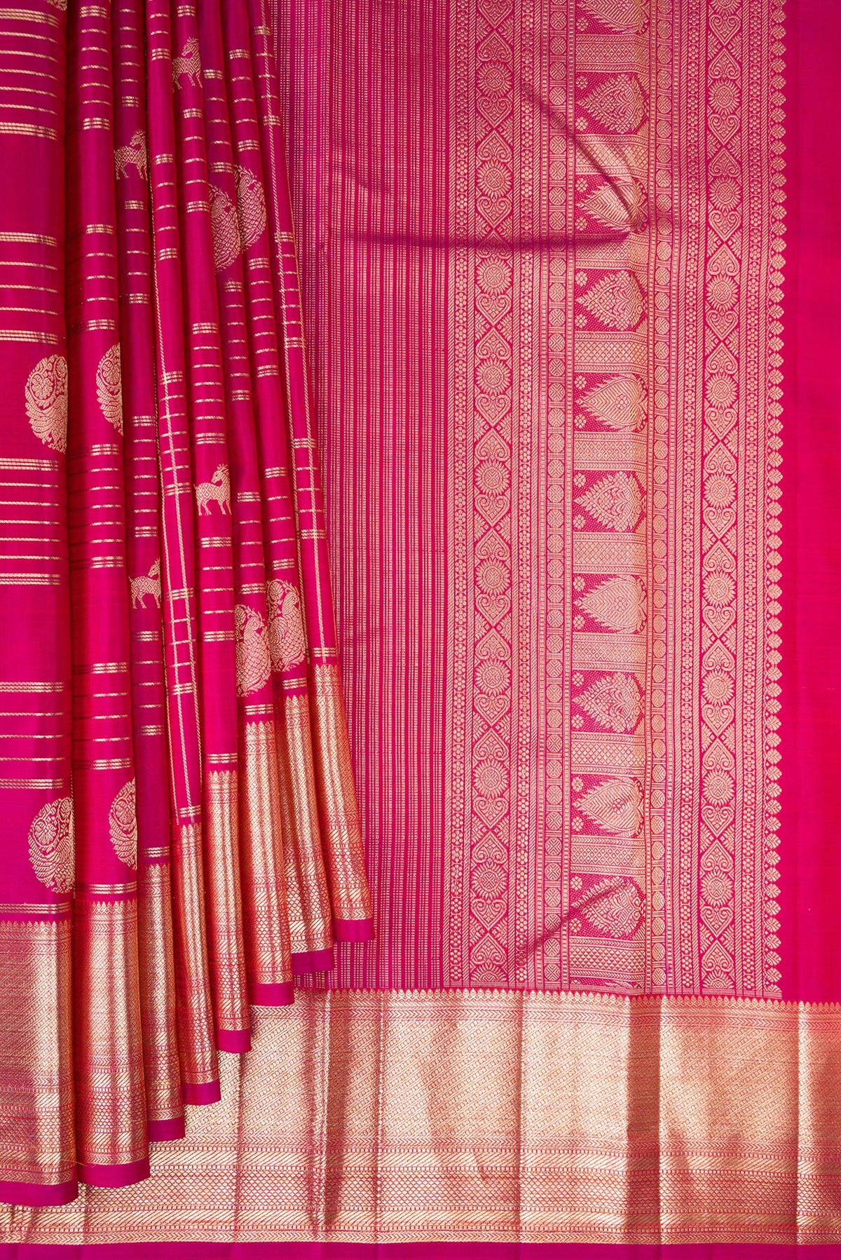 Pleats and pallu of Pure Silk Dark Pink Dual Tone Kanchipuram Saree with Checked design on the body and Zari Border. 