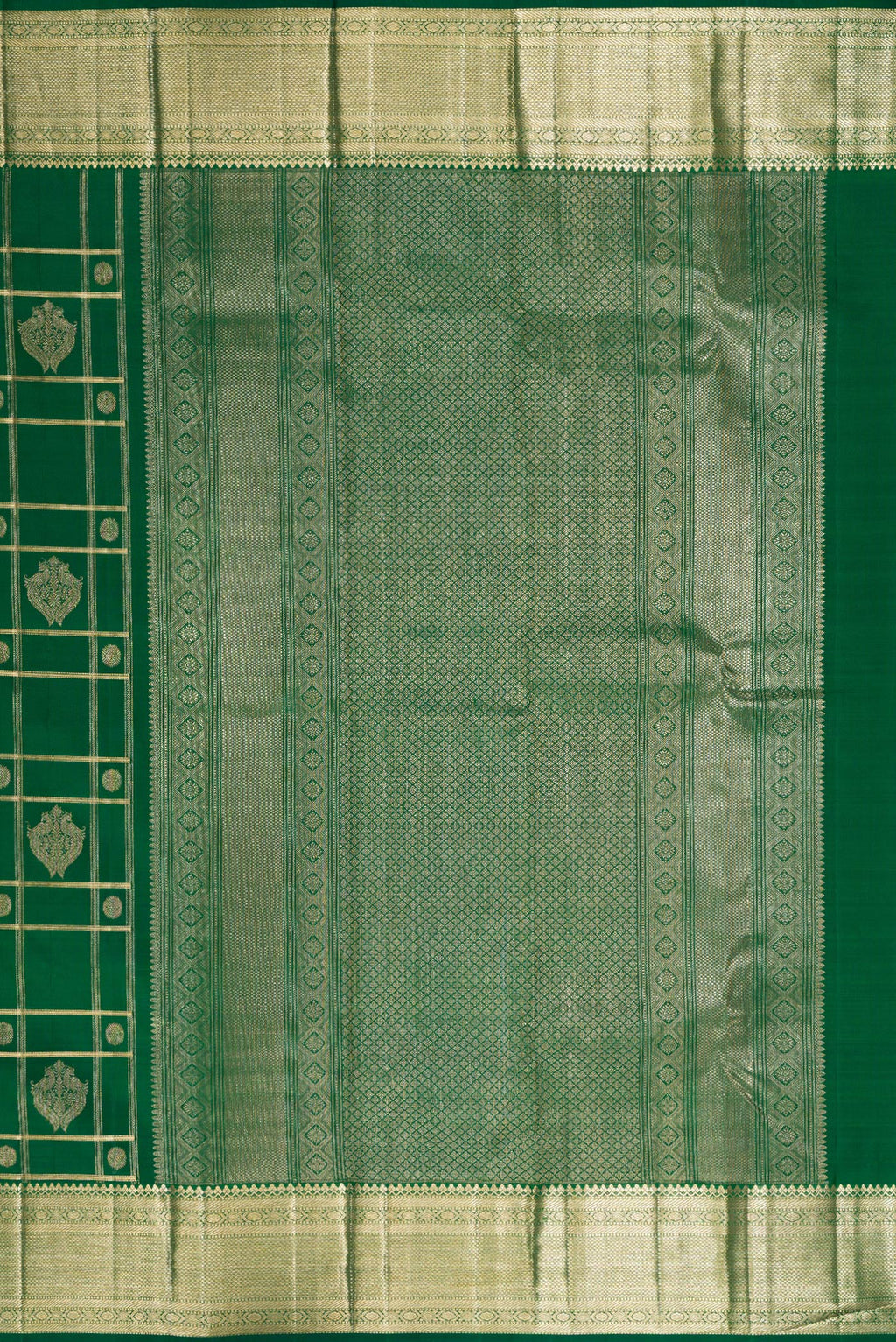 Close up image of the pallu of Pure Silk Green Kanchipuram Saree with Checked design on the body and Zari Border. 
