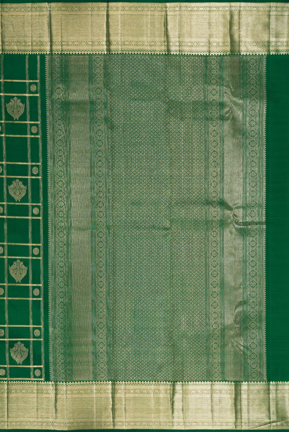 Close up image of the pallu of Pure Silk Green Kanchipuram Saree with Checked design on the body and Zari Border. 