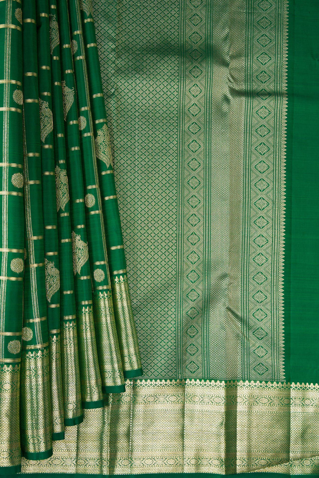 Pleats and pallu of Pure Silk Green Kanchipuram Saree with Checked design on the body and Zari Border. 