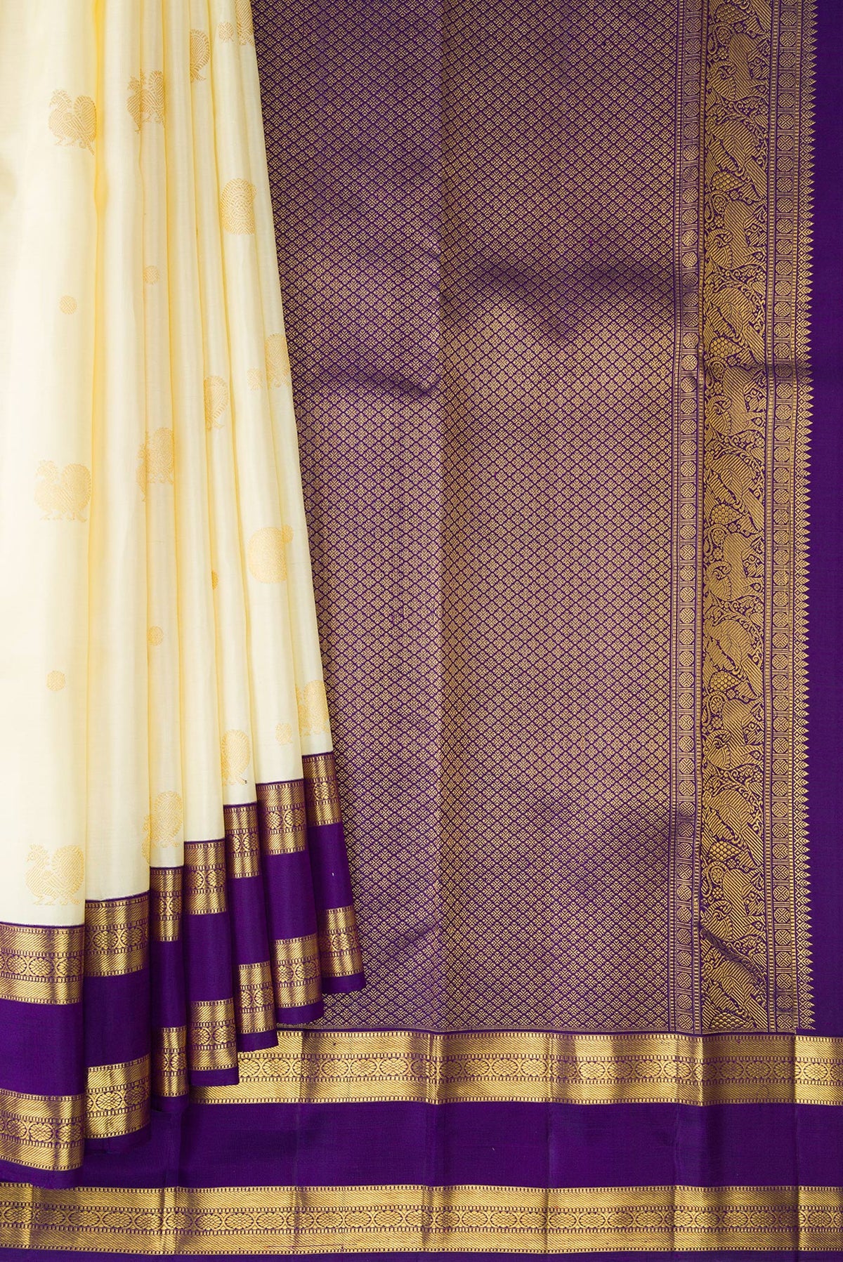 Pleats and pallu of Pure Silk Off White Kanchipuram Saree with Zari Butta on the body and Zari Border. 