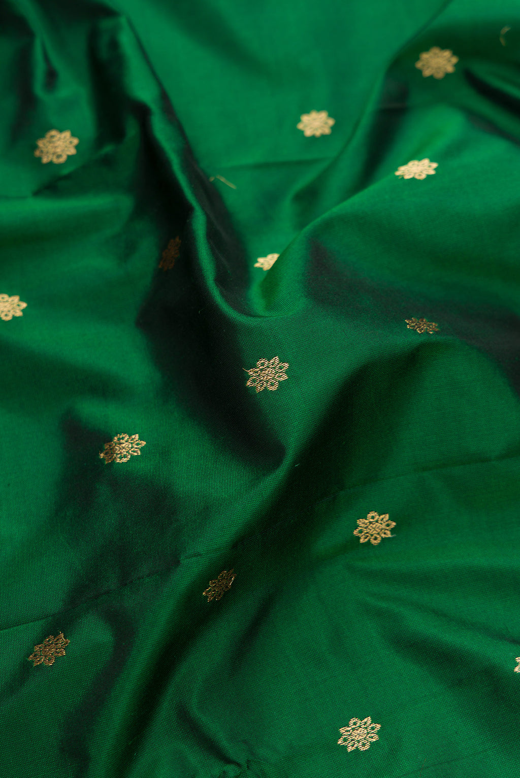 Close up of Pure Silk Bottle Green Dual Tone Paithani Saree with Zari Butta on the body and Zari Border.  displaying folds