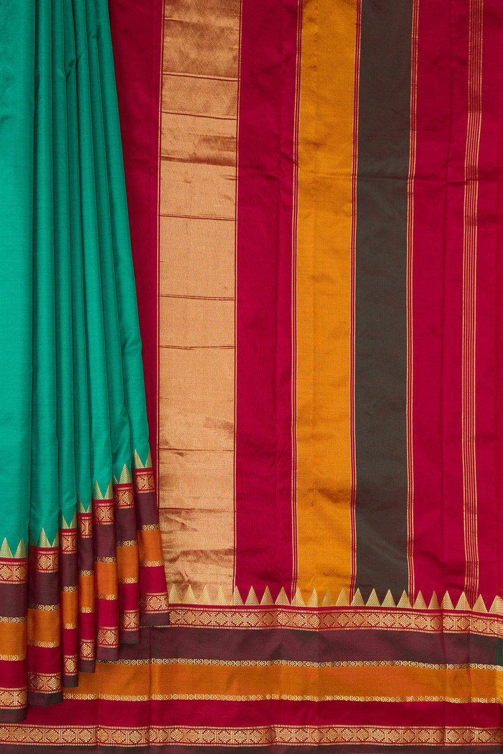 Pleats and pallu of Pure Silk Green Bangalore Saree with Plain Body and Temple Border. 