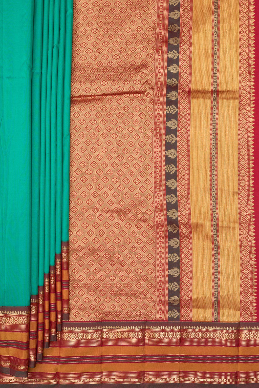 Pleats and pallu of Pure Silk Green Bangalore Saree with Zari Butta on the body and Zari Border. 