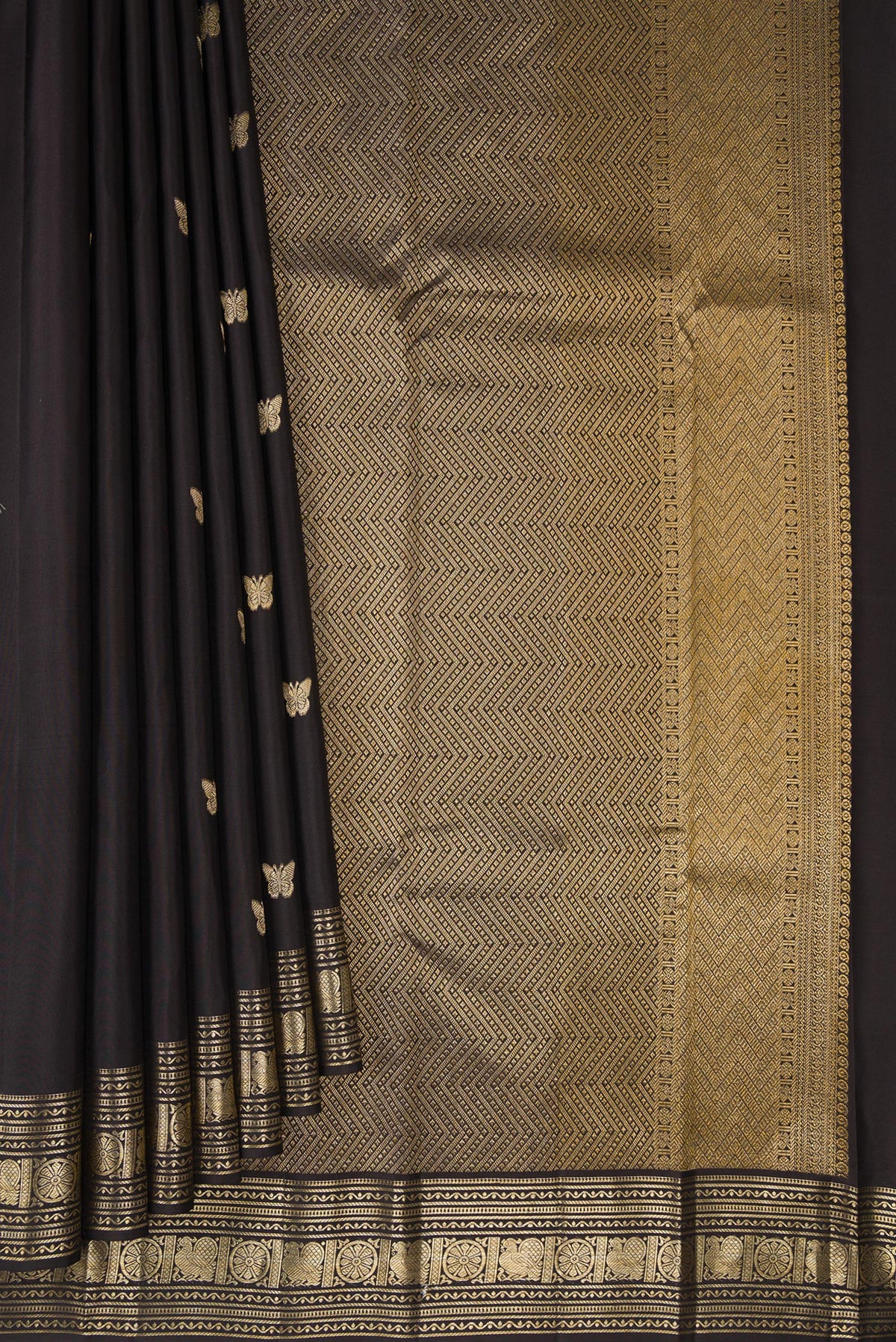 Pleats and pallu of Pure Silk Black Kanjivaram Saree with Zari Butta on the body and Zari Border. 