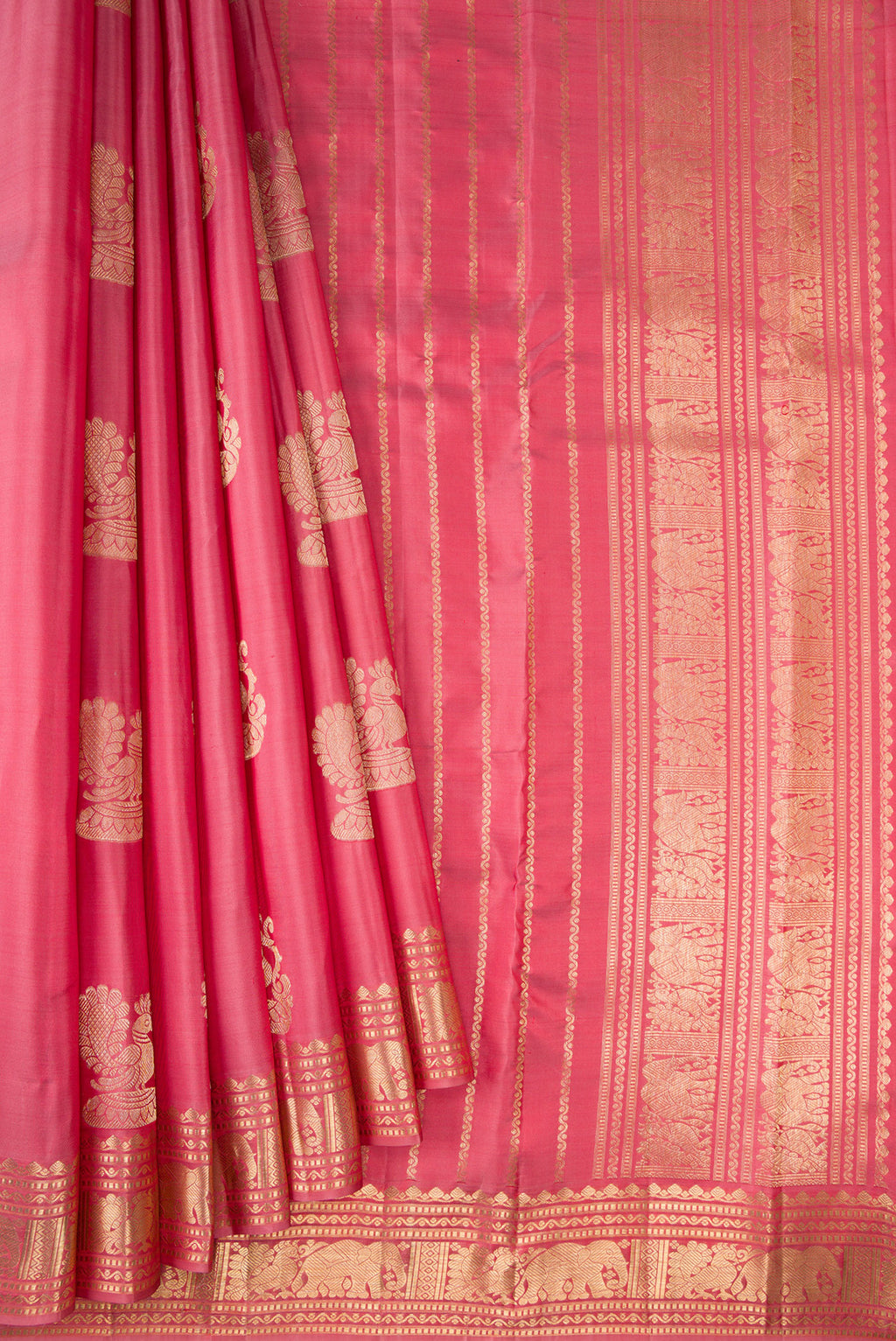 Pleats and pallu of Pure Silk Coral Kanjivaram Saree with Zari Butta on the body and Zari Border. 