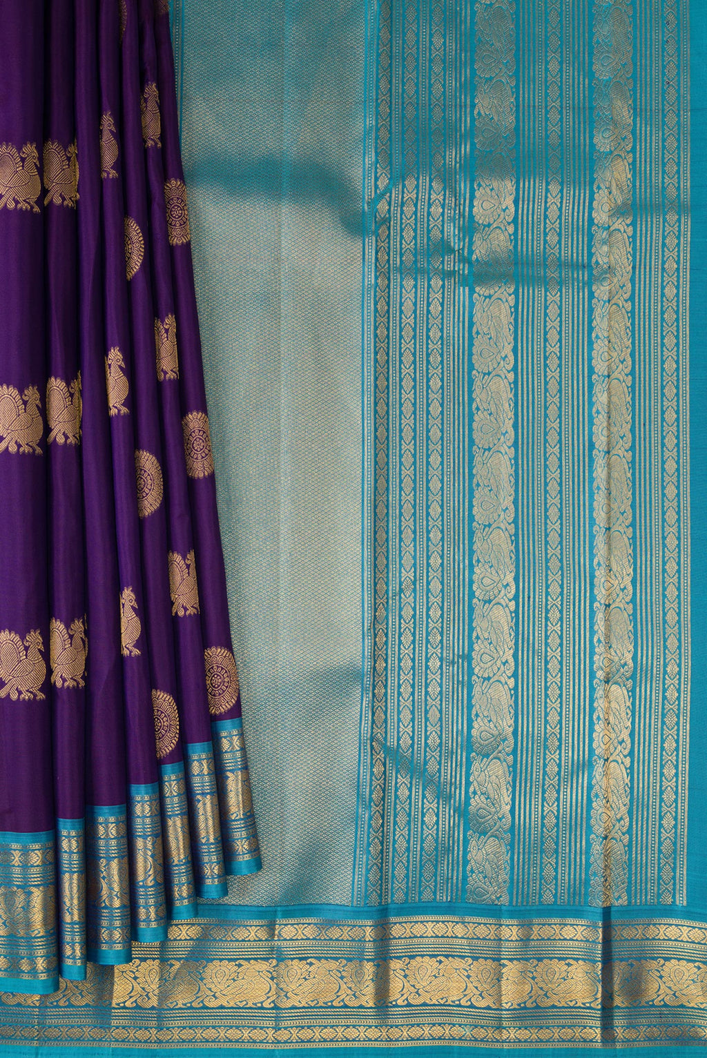 Pleats and pallu of Pure Silk Violet Dual Tone Kanjivaram Saree with Zari Butta on the body and Zari Border. 