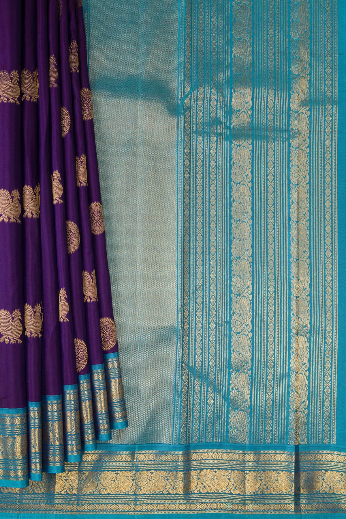Pleats and pallu of Pure Silk Violet Dual Tone Kanjivaram Saree with Zari Butta on the body and Zari Border. 