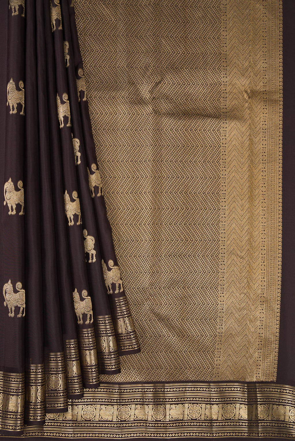 Pleats and pallu of Pure Silk Coffee Brown Kanjivaram Saree with Zari Butta on the body and Zari Border. 