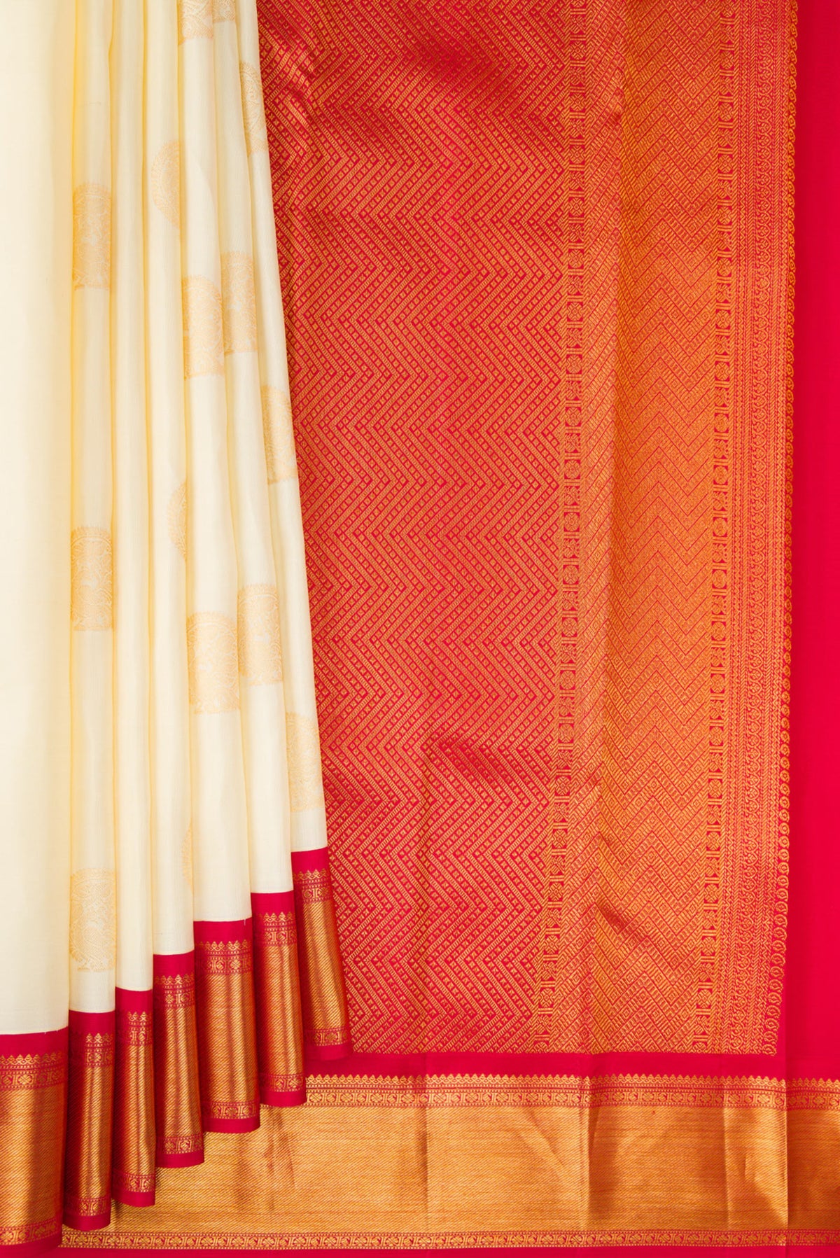 Pleats and pallu of Pure Silk Cream Kanchipuram Saree with Zari Butta on the body and Zari Border. 
