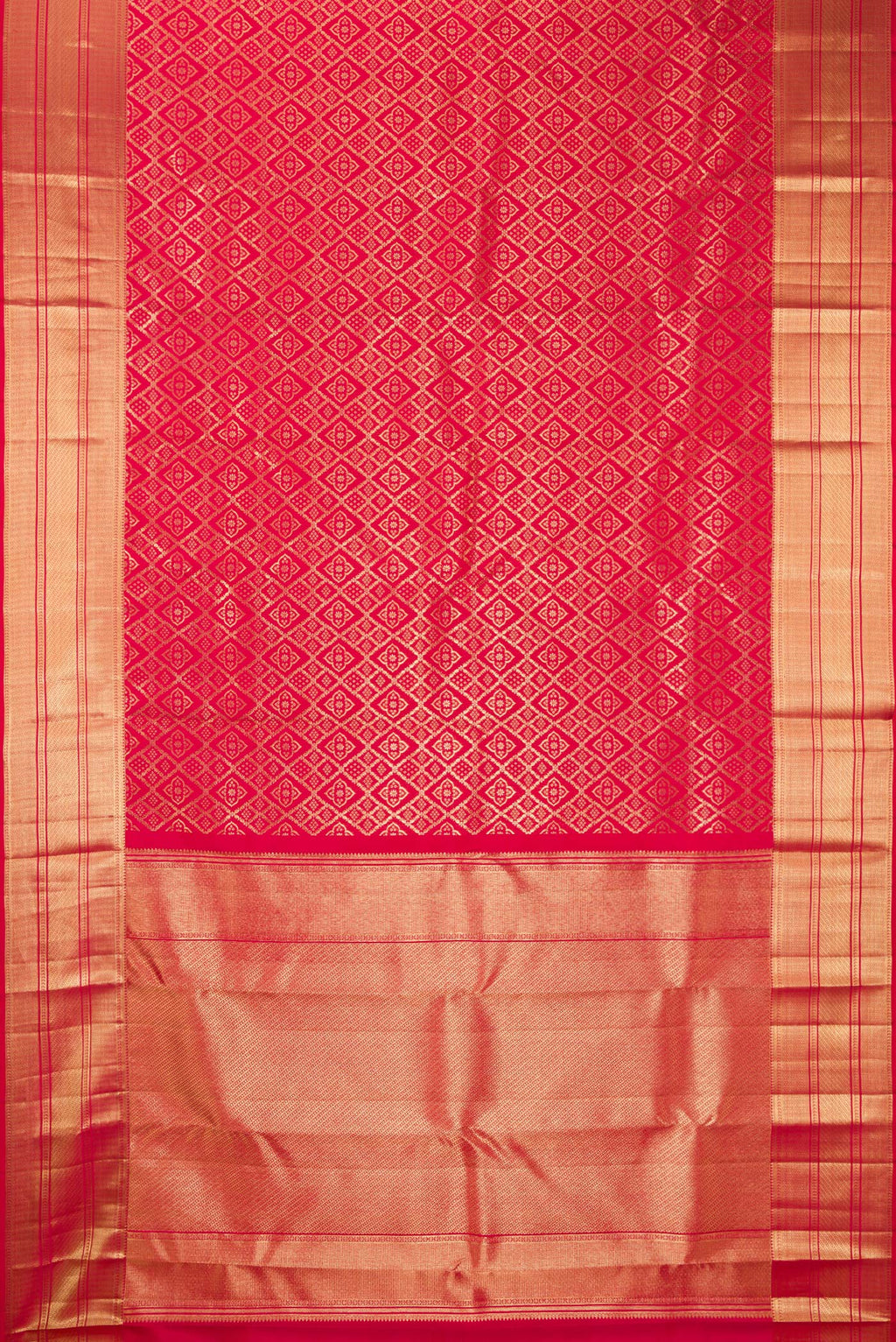 Flat view of Pure Silk Dark Pink Dual Tone Kanchipuram Saree with Zari Brocade on the body and Zari Border. 