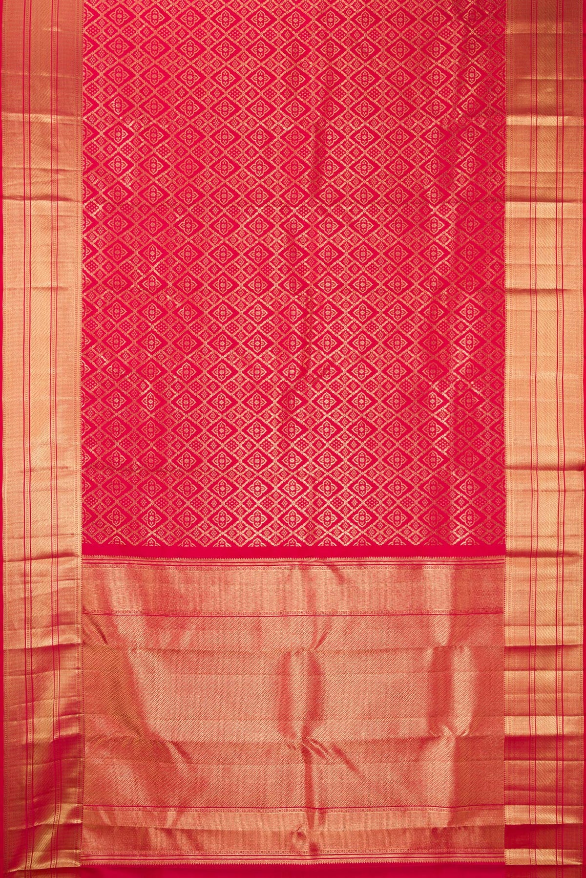 Flat view of Pure Silk Dark Pink Dual Tone Kanchipuram Saree with Zari Brocade on the body and Zari Border. 