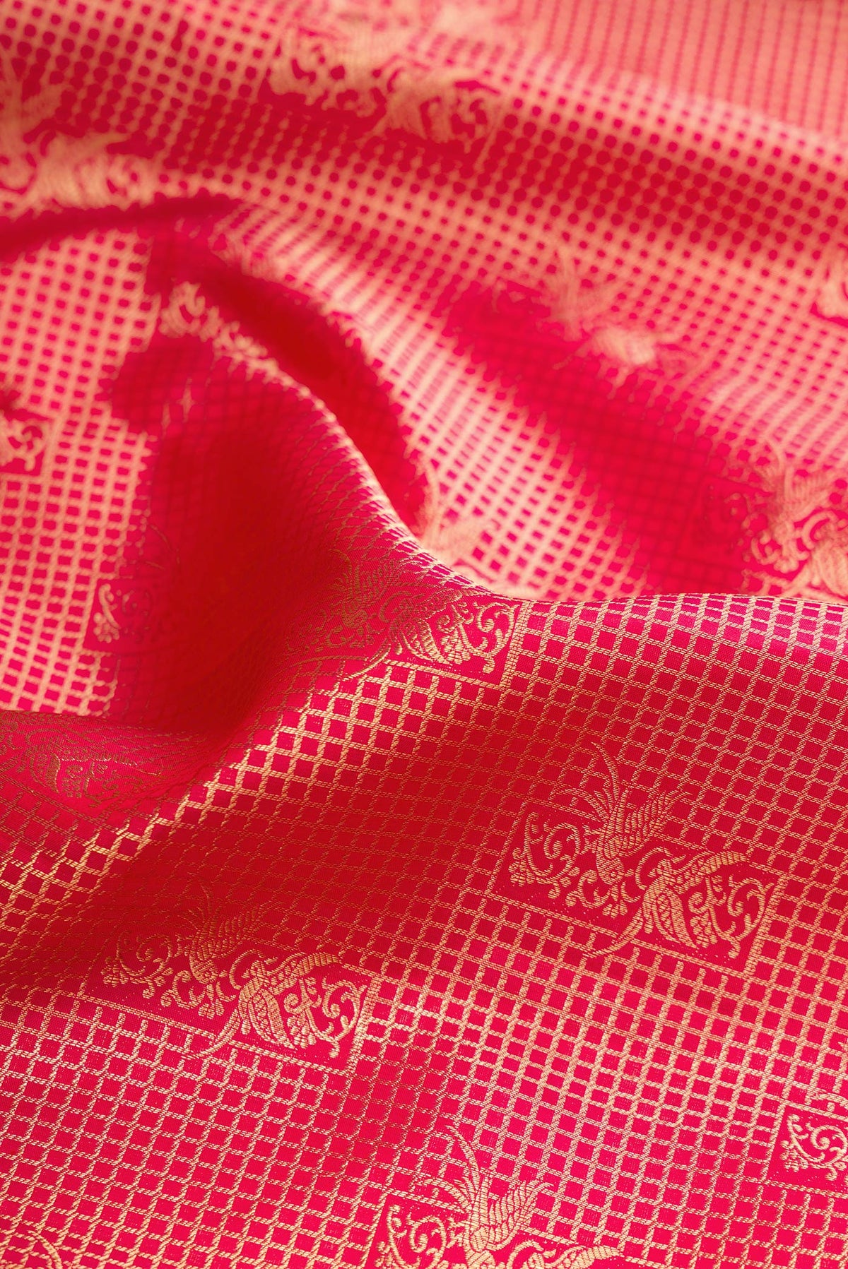 Close up of Pure Silk Dark Pink Dual Tone Kanchipuram Saree with Zari Brocade on the body and Zari Border.  displaying folds