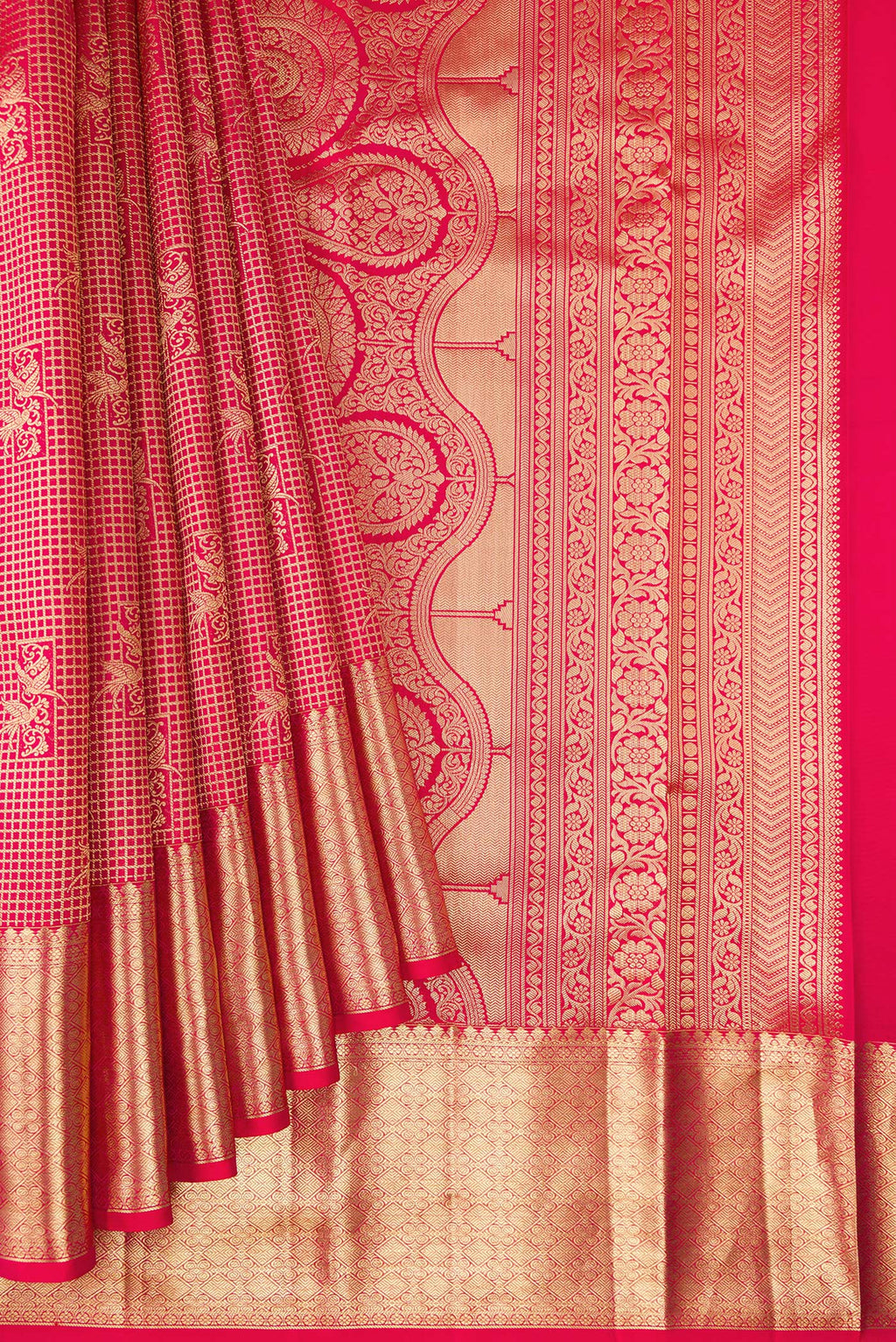 Pleats and pallu of Pure Silk Dark Pink Dual Tone Kanchipuram Saree with Zari Brocade on the body and Zari Border. 