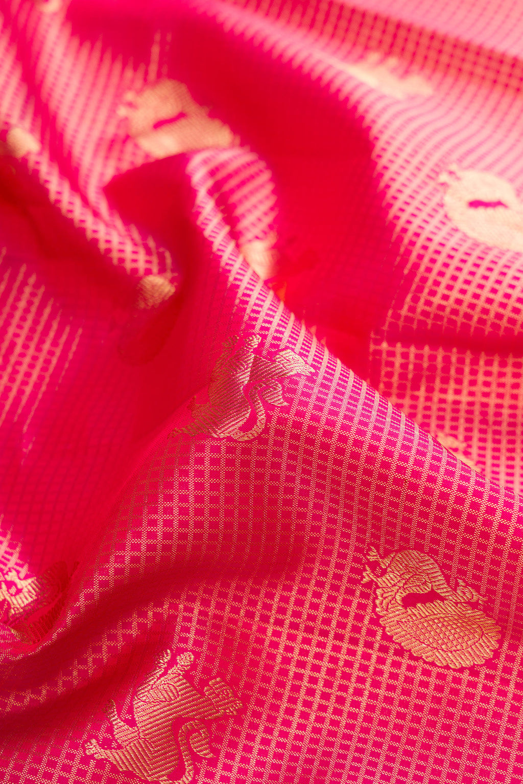 Close up of Pure Silk Dark Pink Dual Tone Kanchipuram Saree with Zari Brocade on the body and Zari Border.  displaying folds