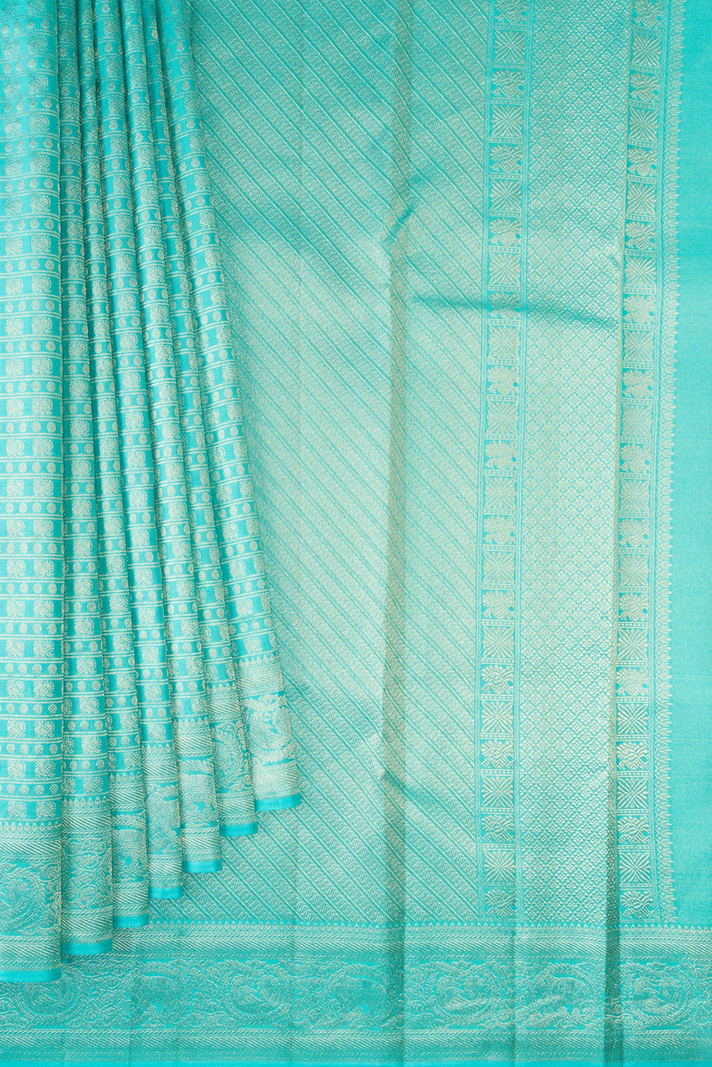 Pleats and pallu of Pure Silk Turquoise Dual Tone Kanchipuram Saree with Zari Brocade on the body and Fancy Border. 
