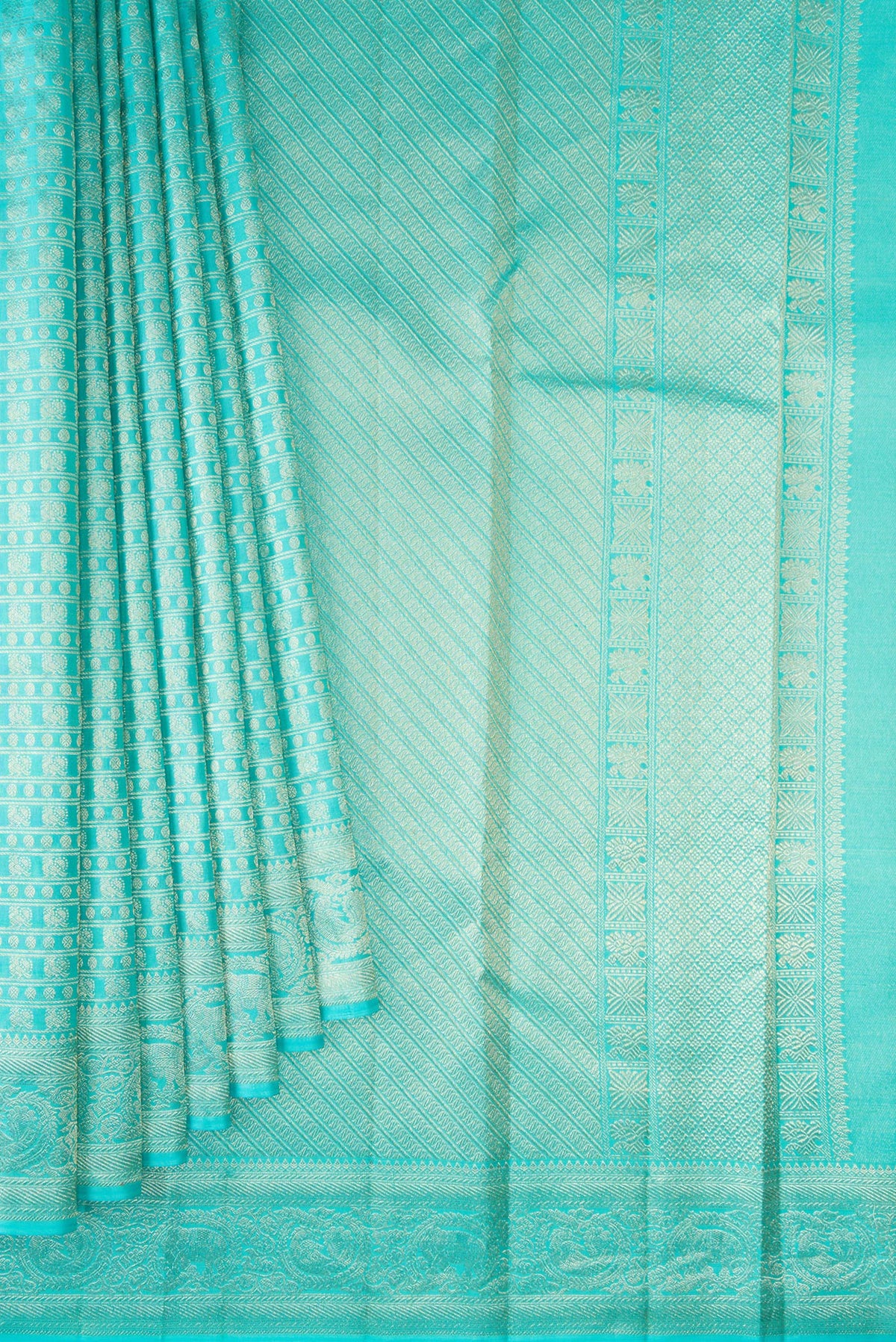 Pleats and pallu of Pure Silk Turquoise Dual Tone Kanchipuram Saree with Zari Brocade on the body and Fancy Border. 