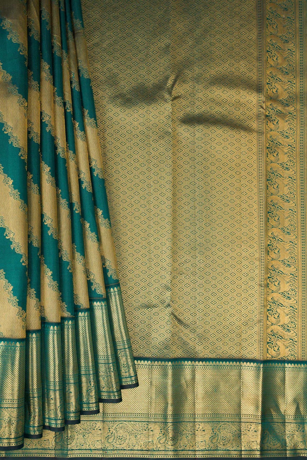 Pleats and pallu of Pure Silk Bottle Green Kanchipuram Saree with Zari Brocade on the body and Zari Border. 