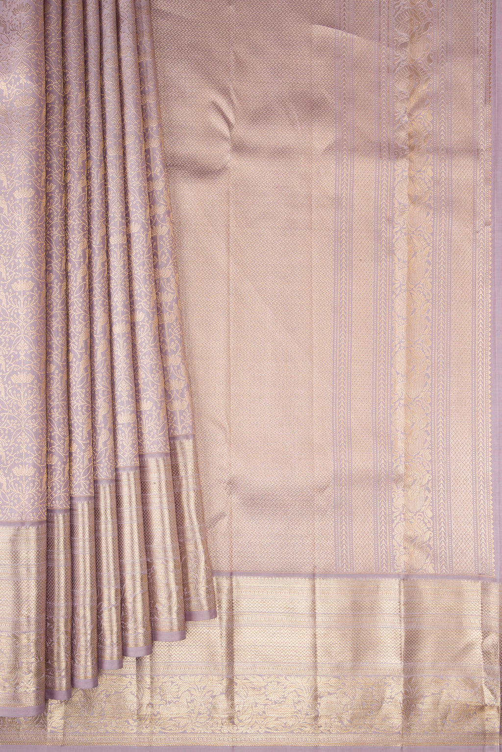Pleats and pallu of Pure Silk Lilac Dual Tone Kanchipuram Saree with Zari Brocade on the body and Zari Border. 