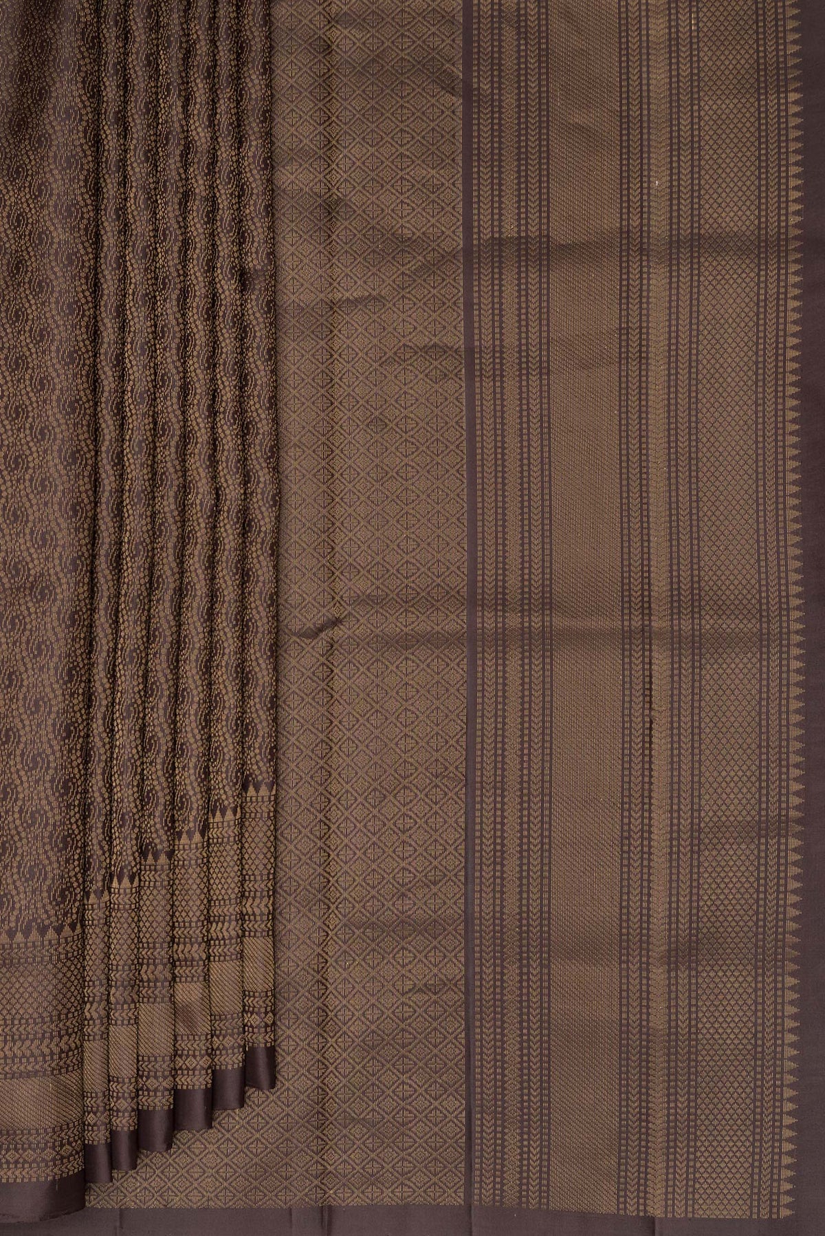 Pleats and pallu of Pure Silk Coffee Brown Dual Tone Soft Saree with Zari Brocade on the body and Zari Border. 