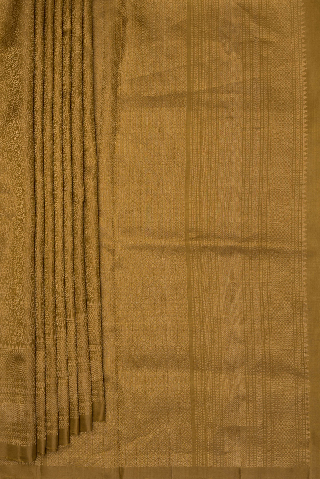 Pleats and pallu of Pure Silk Mehandi Green Soft Saree with Zari Brocade on the body and Zari Border. 