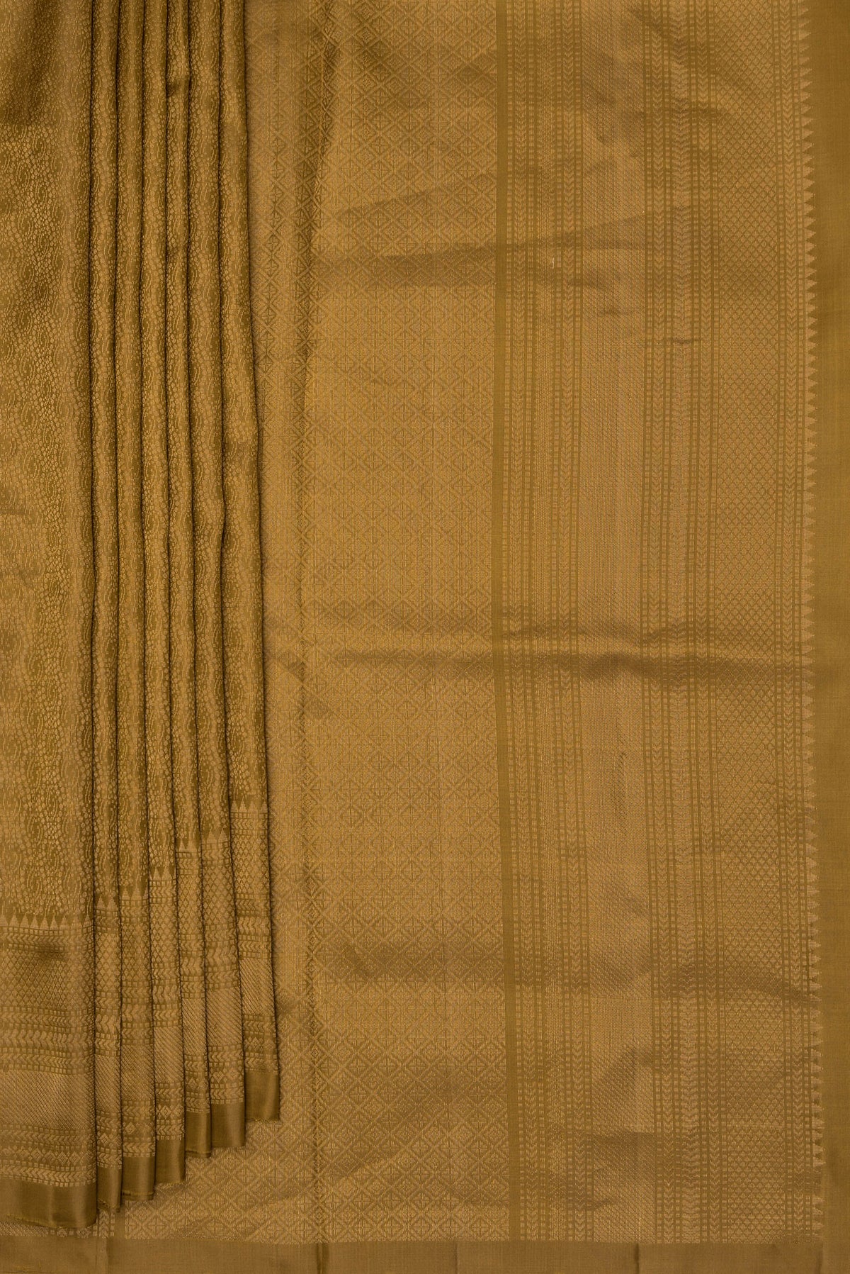 Pleats and pallu of Pure Silk Mehandi Green Soft Saree with Zari Brocade on the body and Zari Border. 
