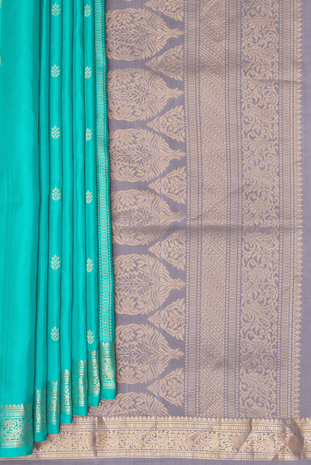 Pleats and pallu of Pure Silk Turquoise Dual Tone Soft Saree with Zari Butta on the body and Zari Border. 