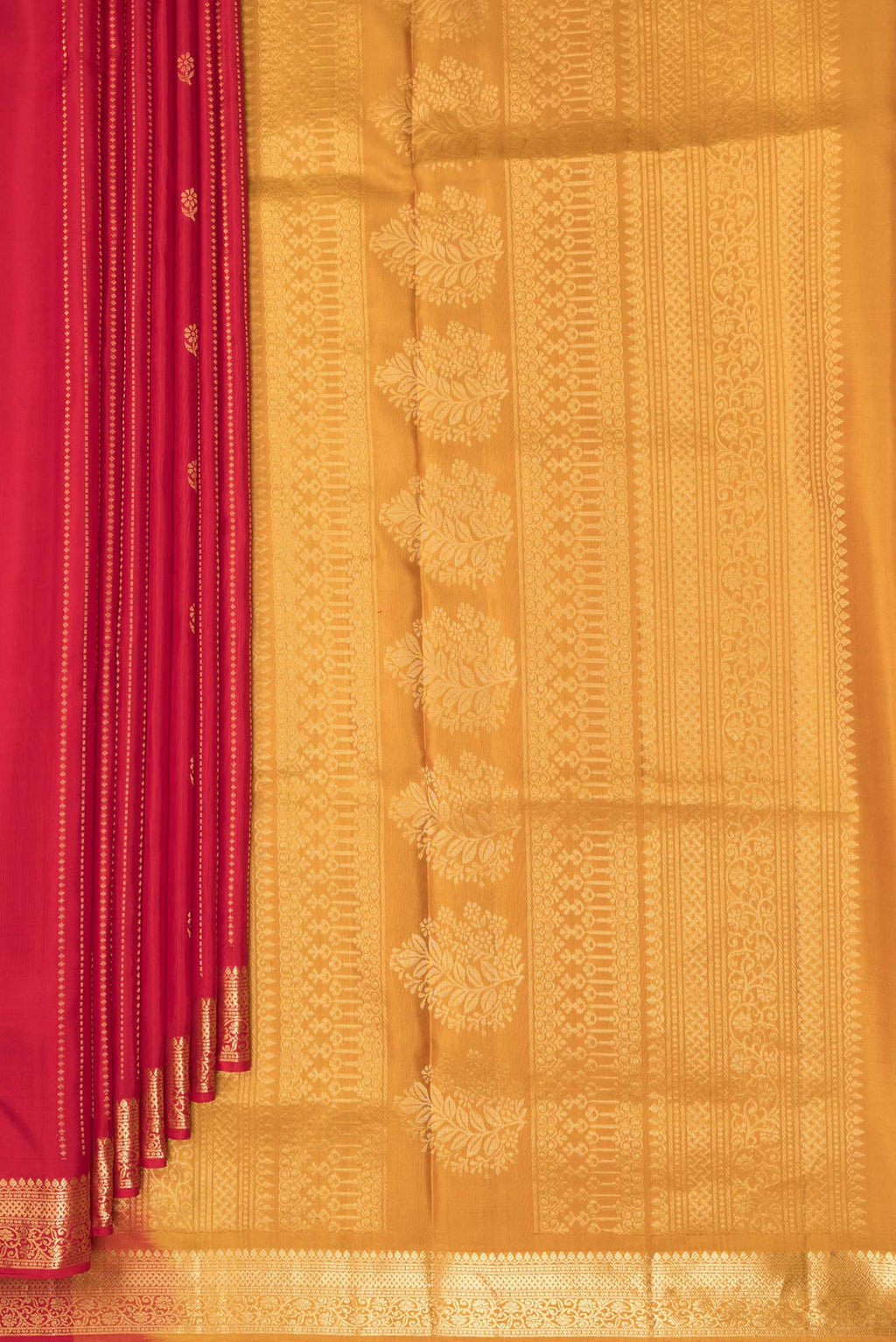 Pleats and pallu of Pure Silk Red Dual Tone Soft Saree with Zari Butta on the body and Zari Border. 