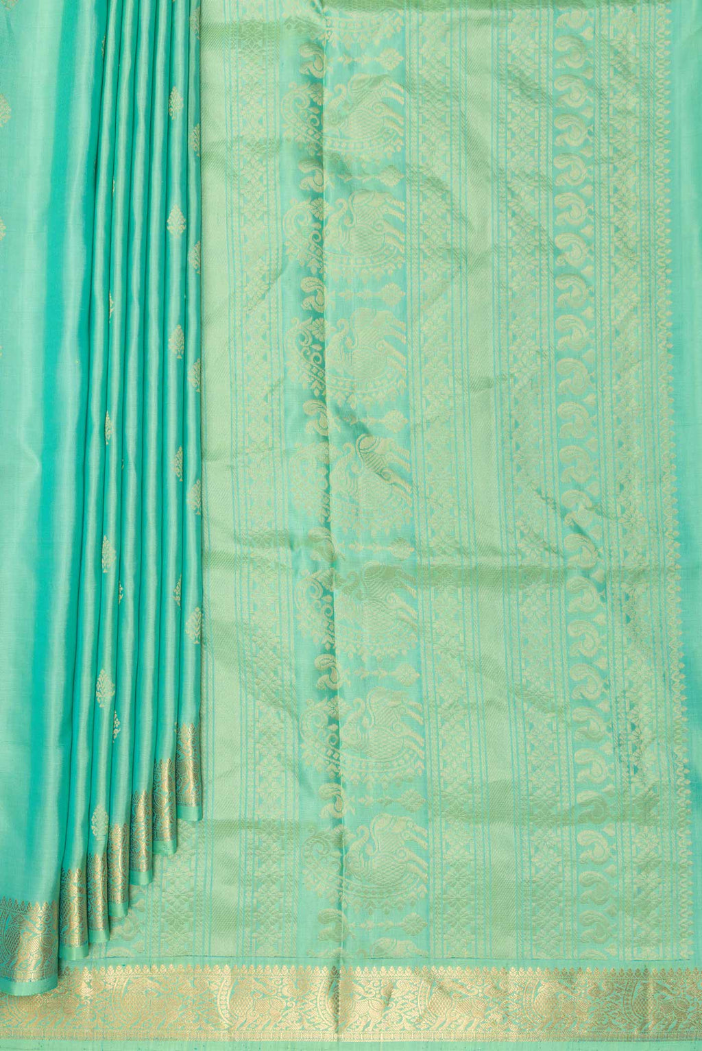 Pleats and pallu of Pure Silk Sea Green Dual Tone Soft Saree with Zari Butta on the body and Zari Border. 
