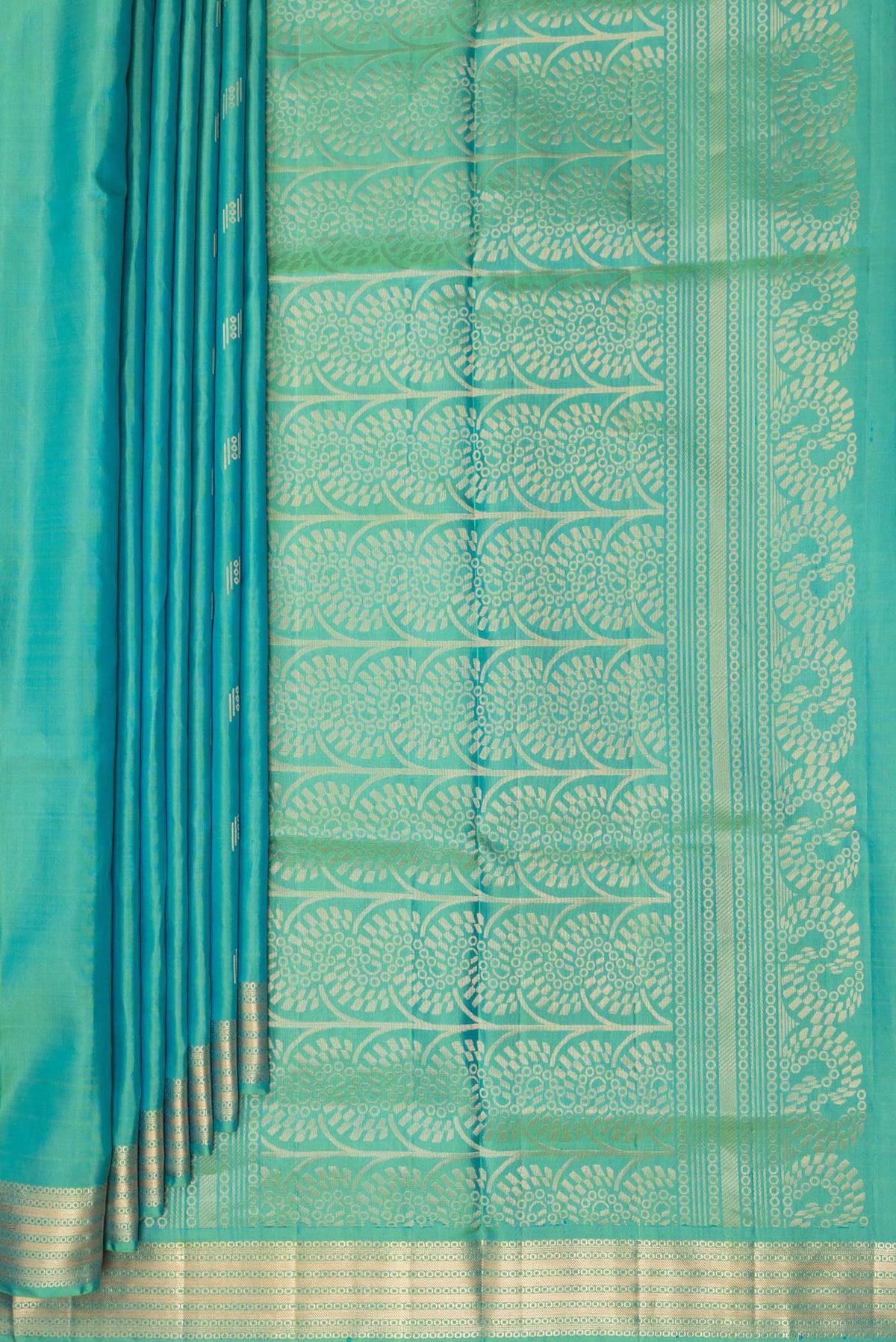 Pleats and pallu of Pure Silk Sea Green Dual Tone Soft Saree with Zari Butta on the body and Zari Border. 