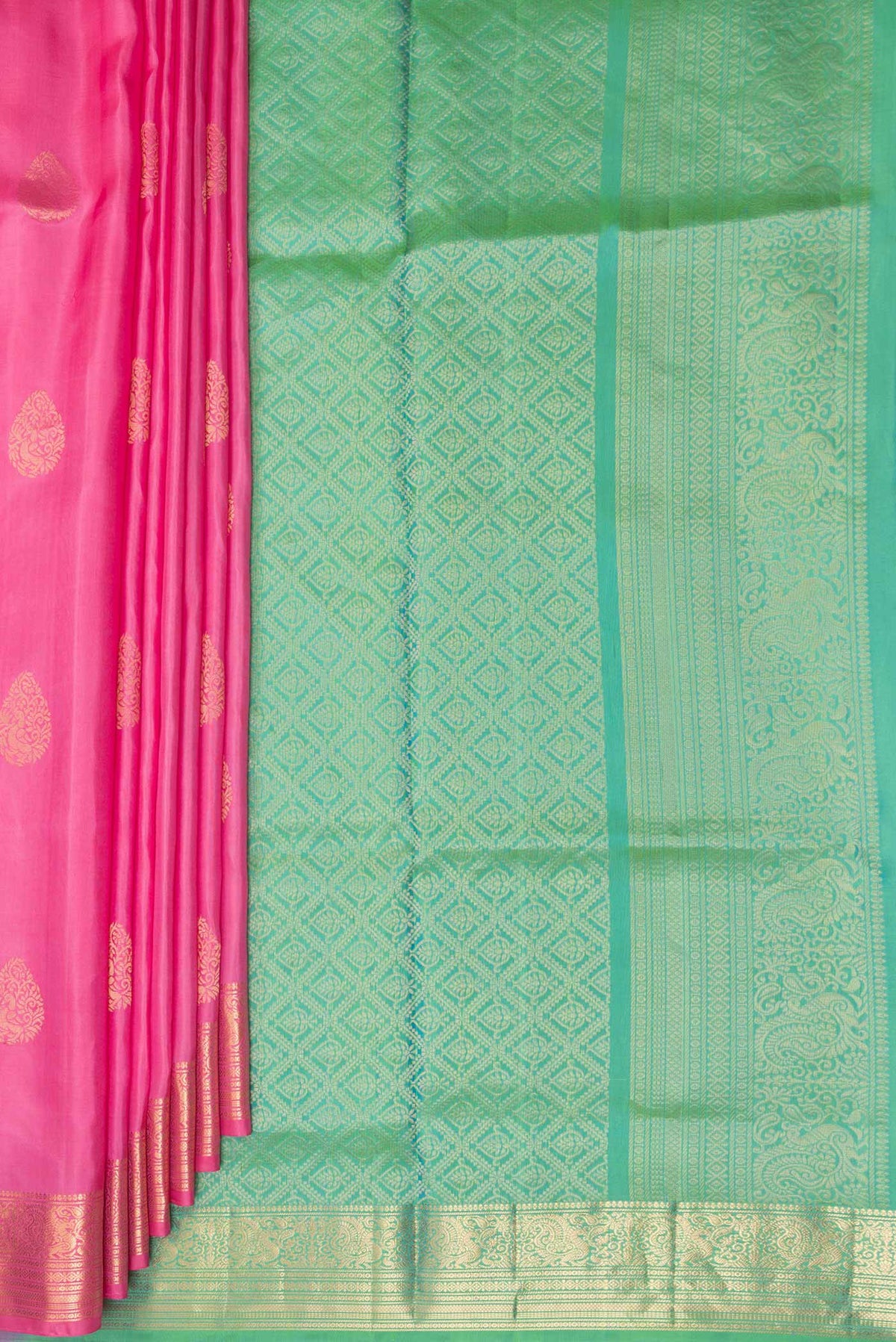 Pleats and pallu of Pure Silk Pink Dual Tone Soft Saree with Zari Butta on the body and Zari Border. 