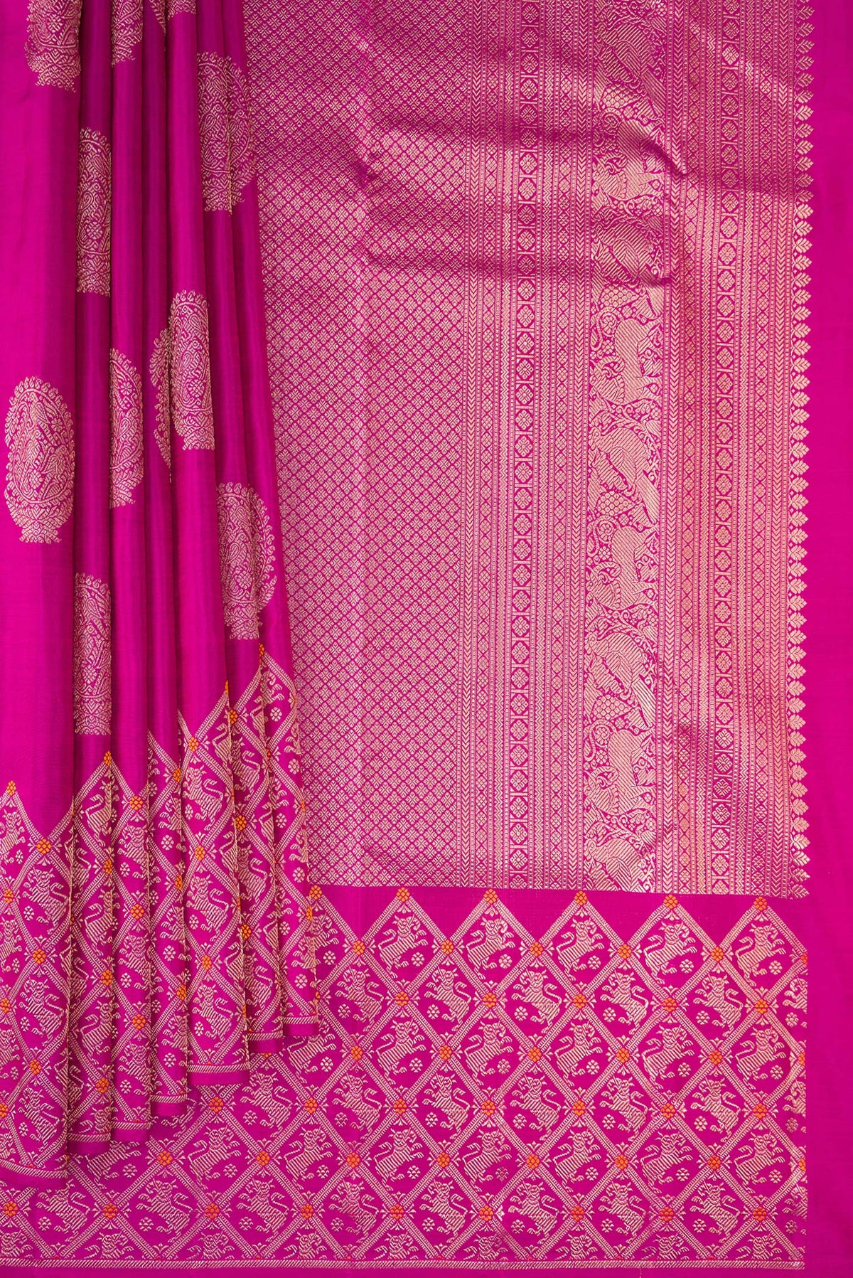 Pleats and pallu of Pure Silk Pink Kanjivaram Saree with Zari Butta on the body and Fancy Border. 
