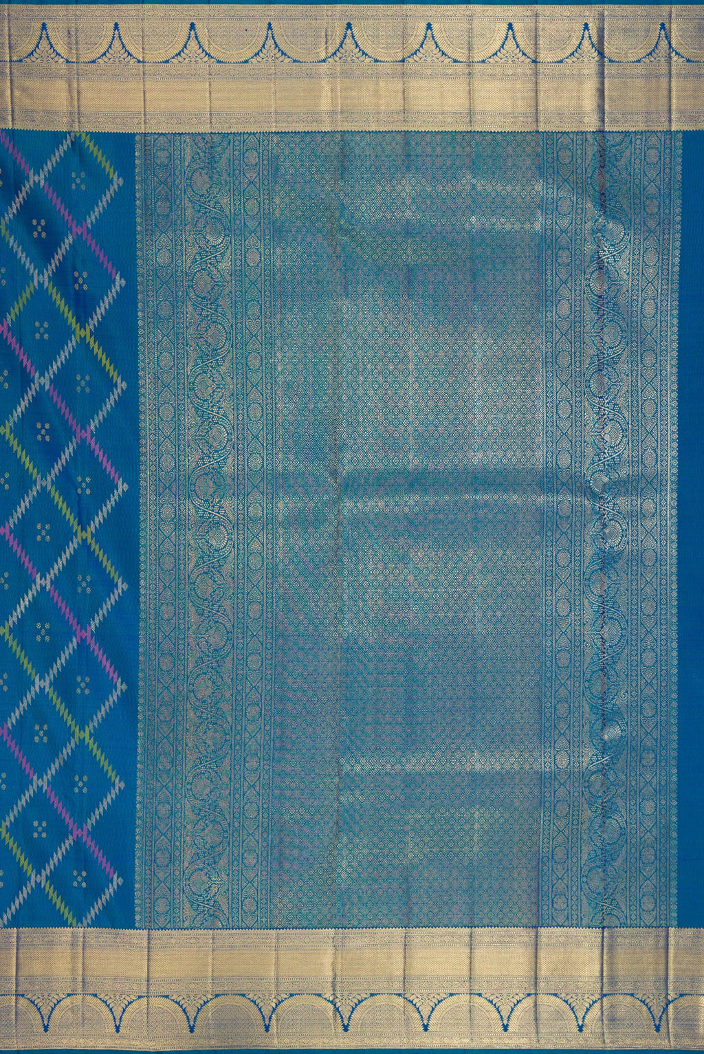 Close up image of the pallu of Pure Silk Peacock Blue Dual Tone Kanjivaram Saree with Zari Butta on the body and Zari Border. 
