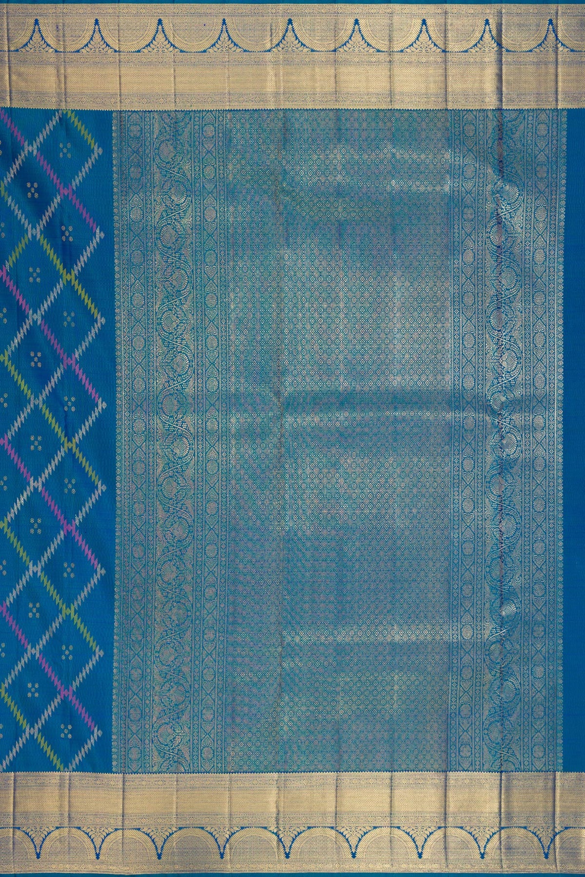 Close up image of the pallu of Pure Silk Peacock Blue Dual Tone Kanjivaram Saree with Zari Butta on the body and Zari Border. 