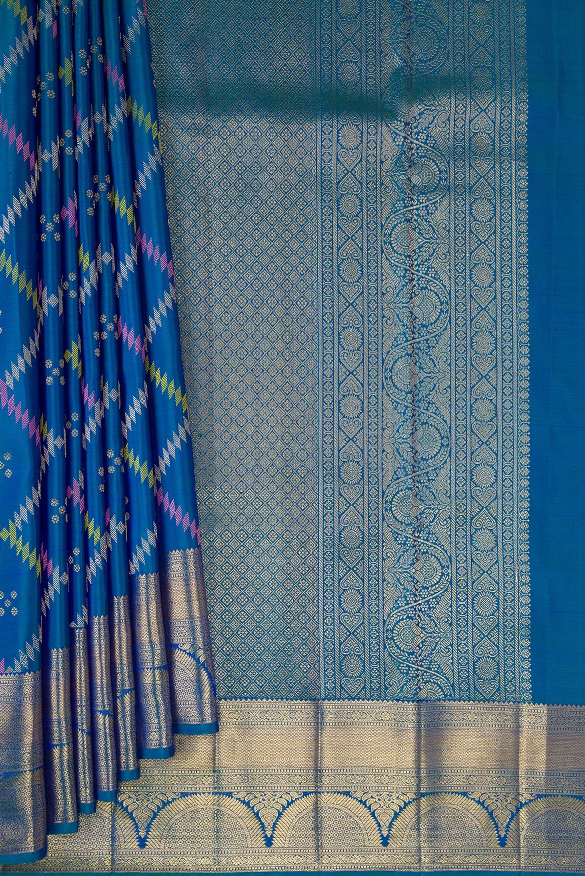 Pleats and pallu of Pure Silk Peacock Blue Dual Tone Kanjivaram Saree with Zari Butta on the body and Zari Border. 