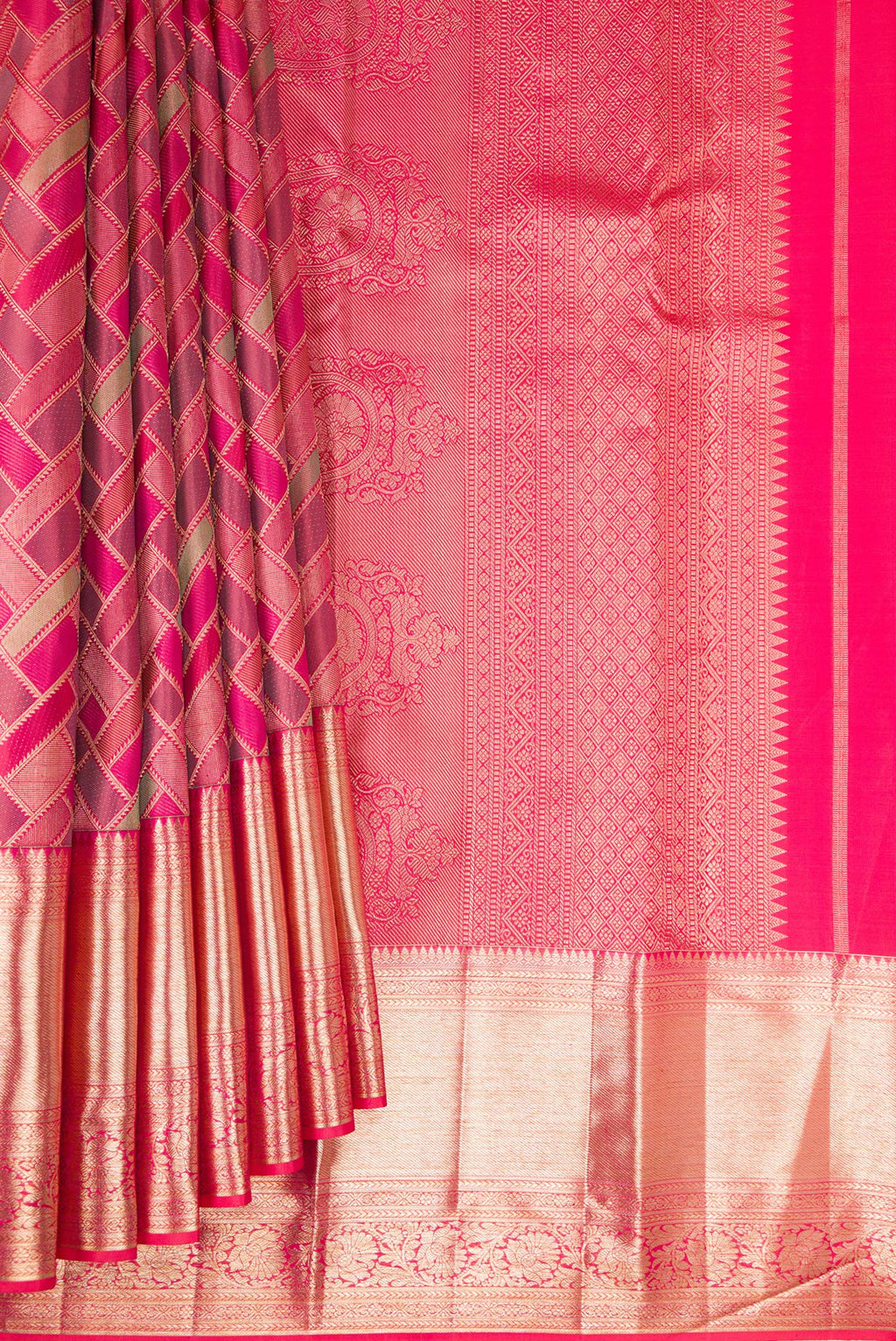 Pleats and pallu of Pure Silk Pink Kanjivaram Saree with Zari Brocade on the body and Zari Border. 