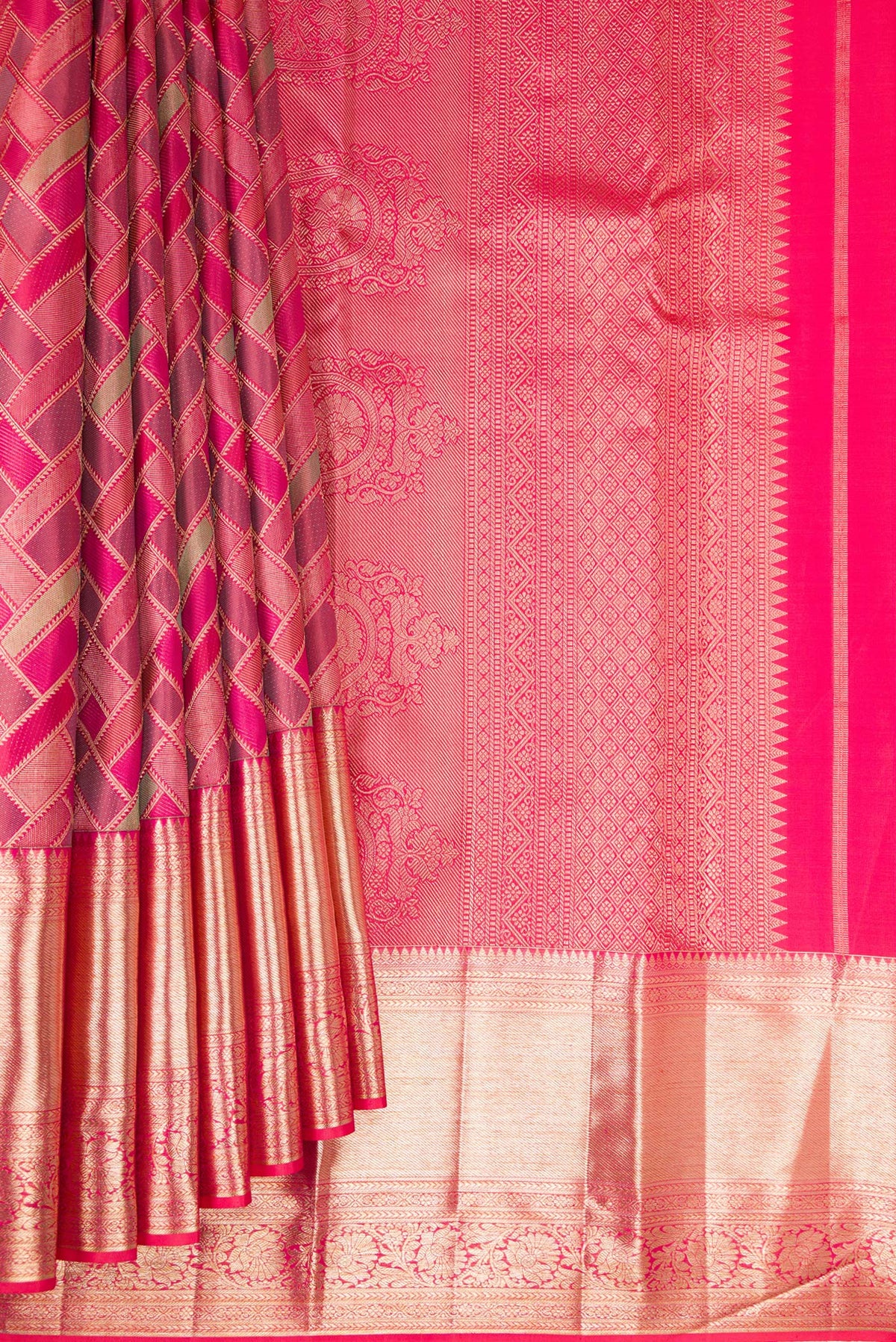Pleats and pallu of Pure Silk Pink Kanjivaram Saree with Zari Brocade on the body and Zari Border. 