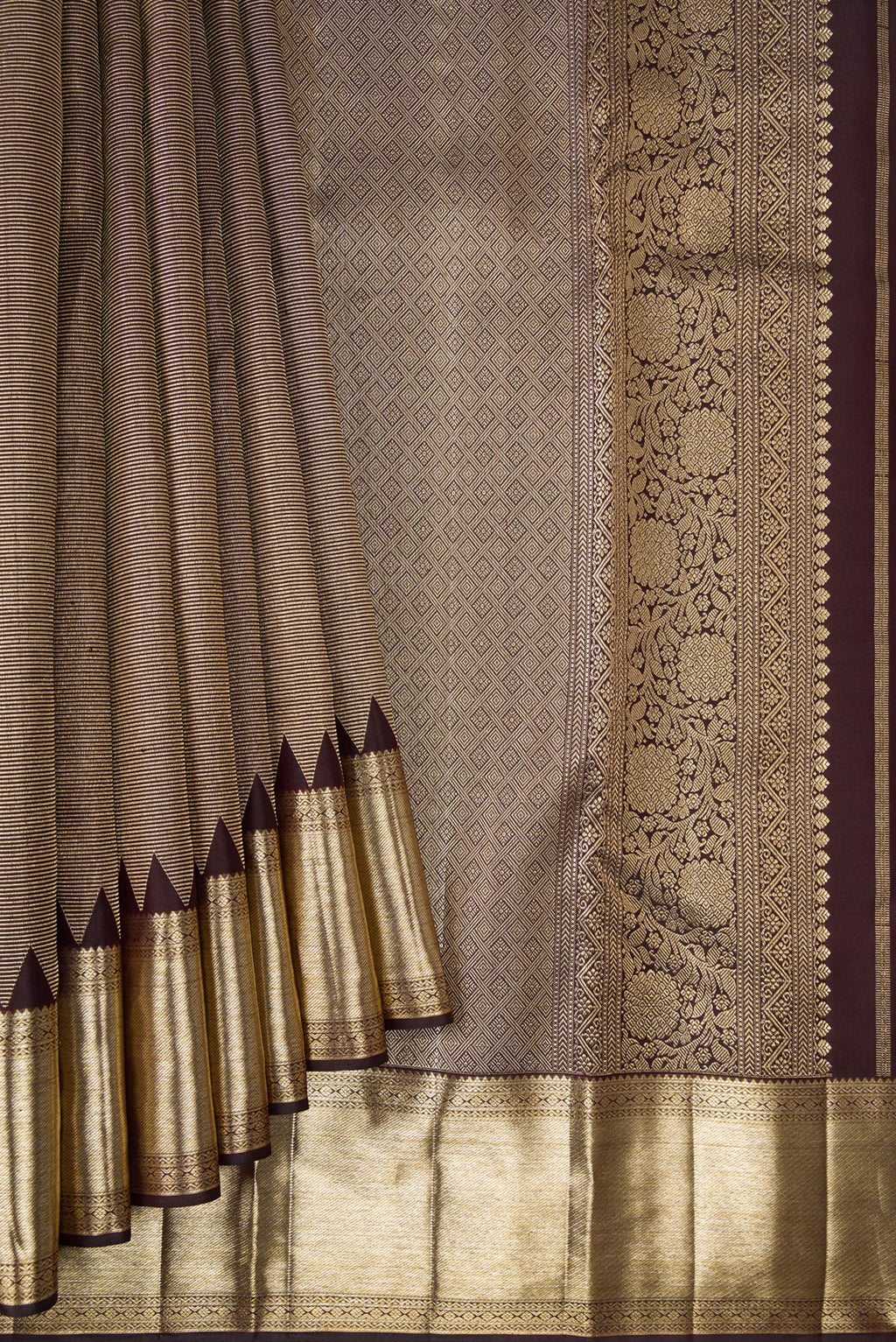 Pleats and pallu of Pure Silk Coffee Brown Dual Tone Kanjivaram Saree with Zari Brocade on the body and Fancy Border. 