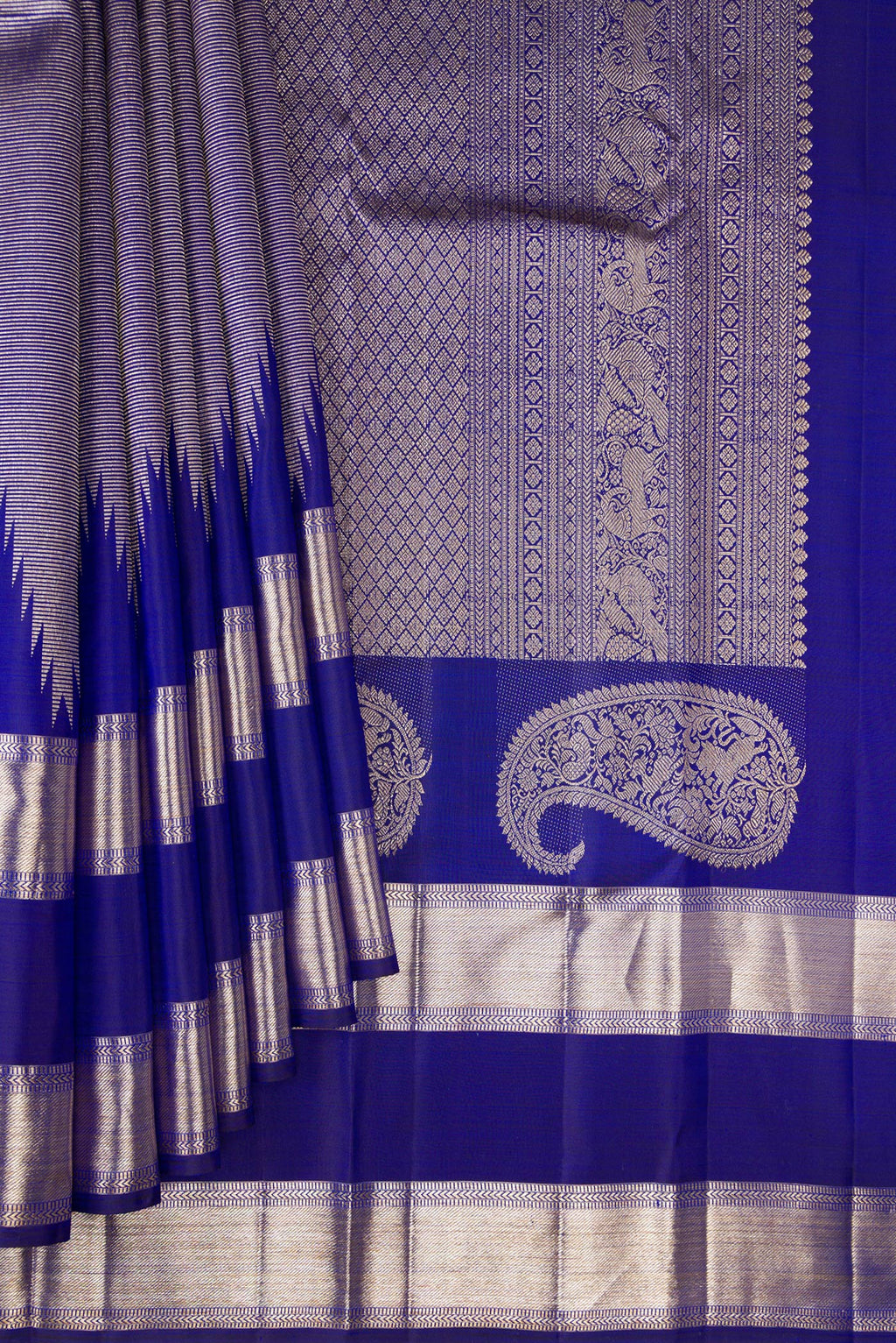 Pleats and pallu of Pure Silk Royal Blue Dual Tone Kanchipuram Saree with Zari Brocade on the body and Temple Border. 