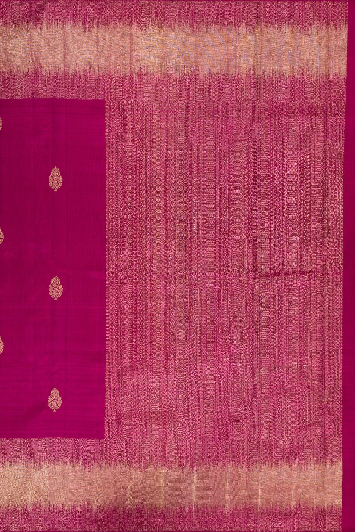 Close up image of the pallu of Pure Silk Magenta Dual Tone Kanjivaram Saree with Zari Butta on the body and Fancy Border. 